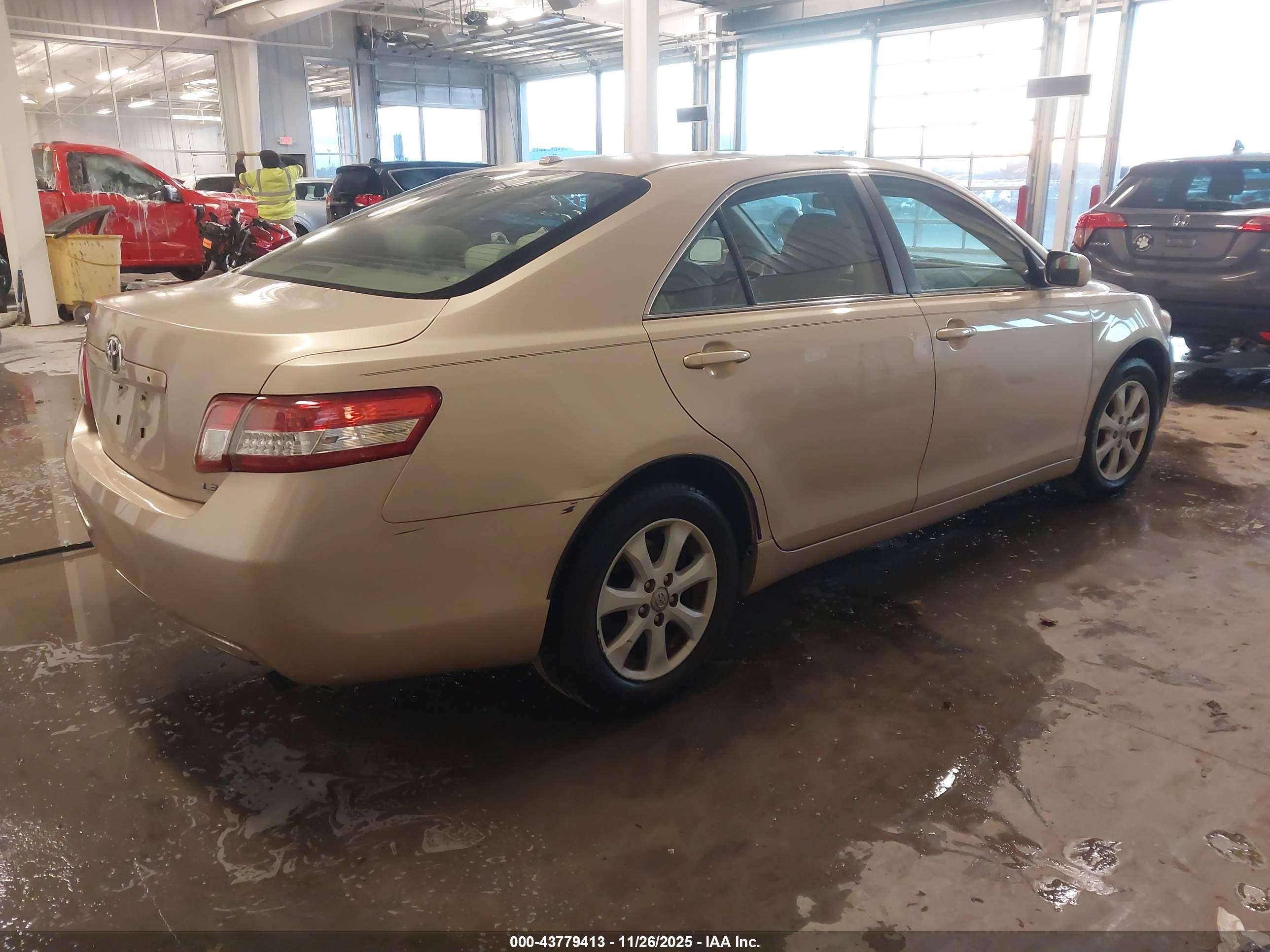 TOYOTA CAMRY image 4