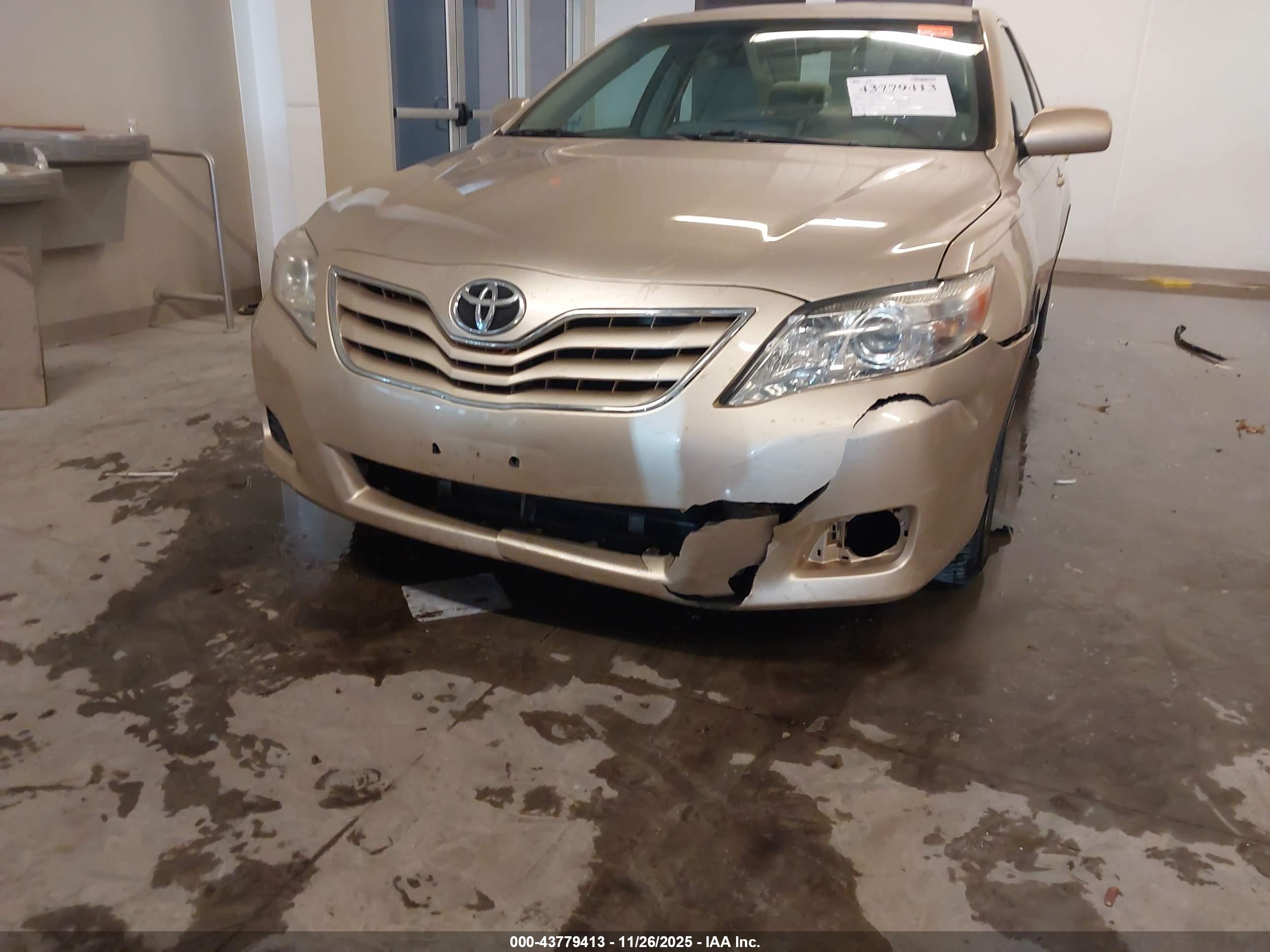 TOYOTA CAMRY image 6