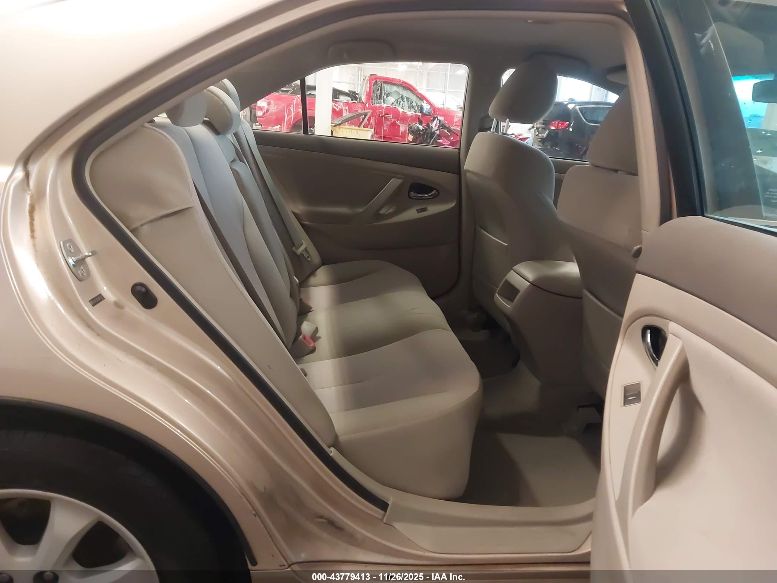 TOYOTA CAMRY image 8