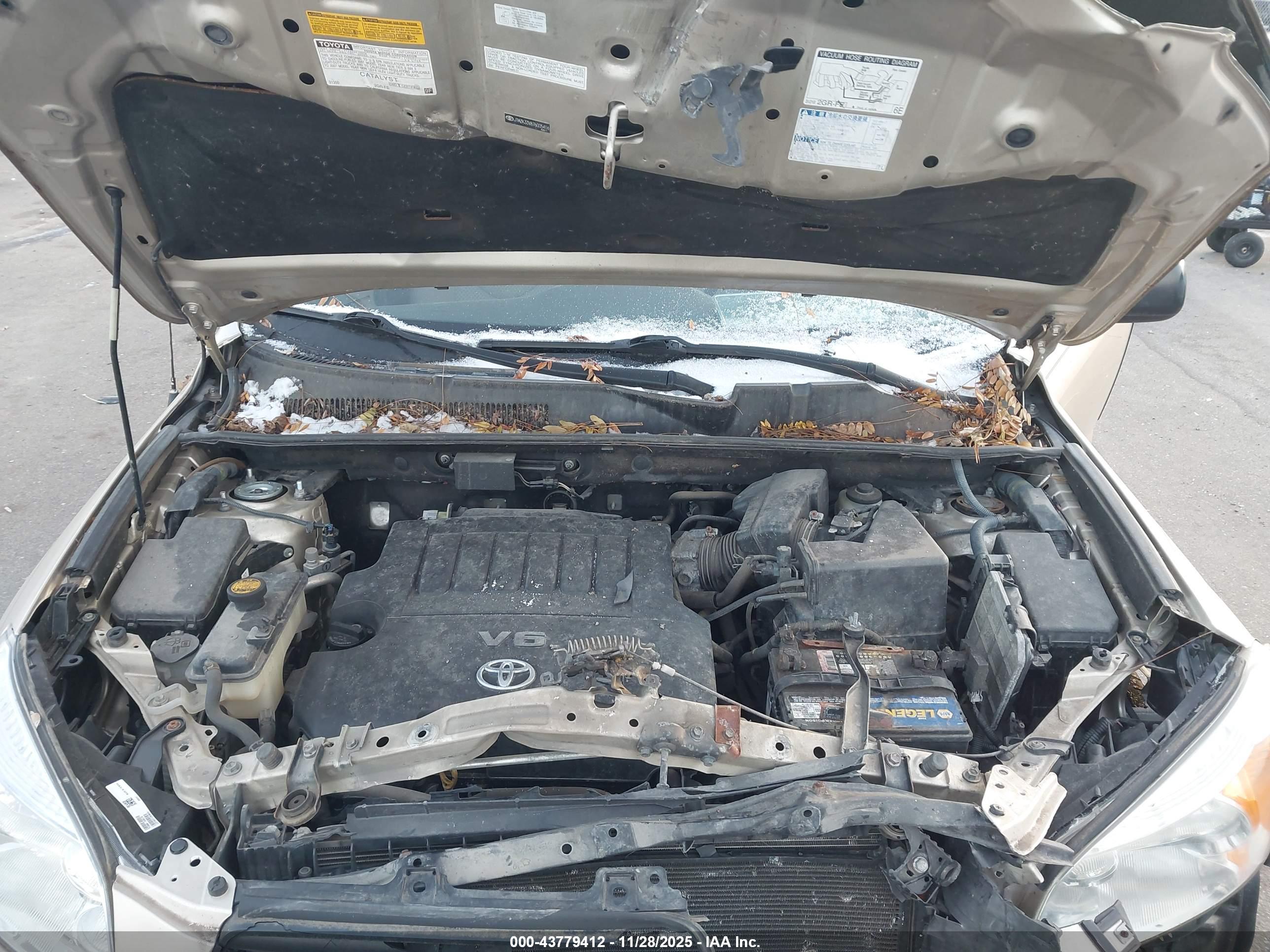 TOYOTA RAV4 image 10