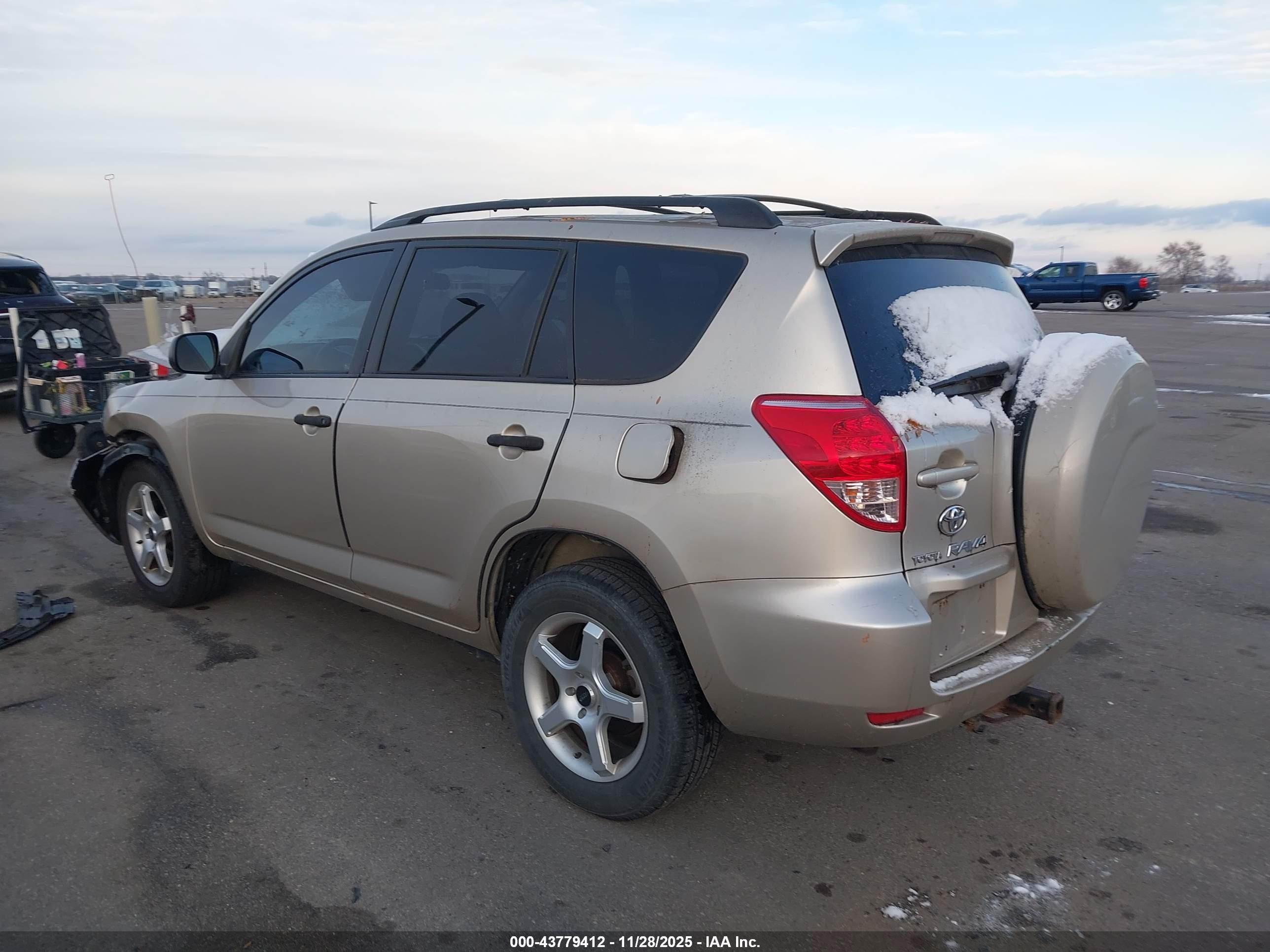 TOYOTA RAV4 image 3
