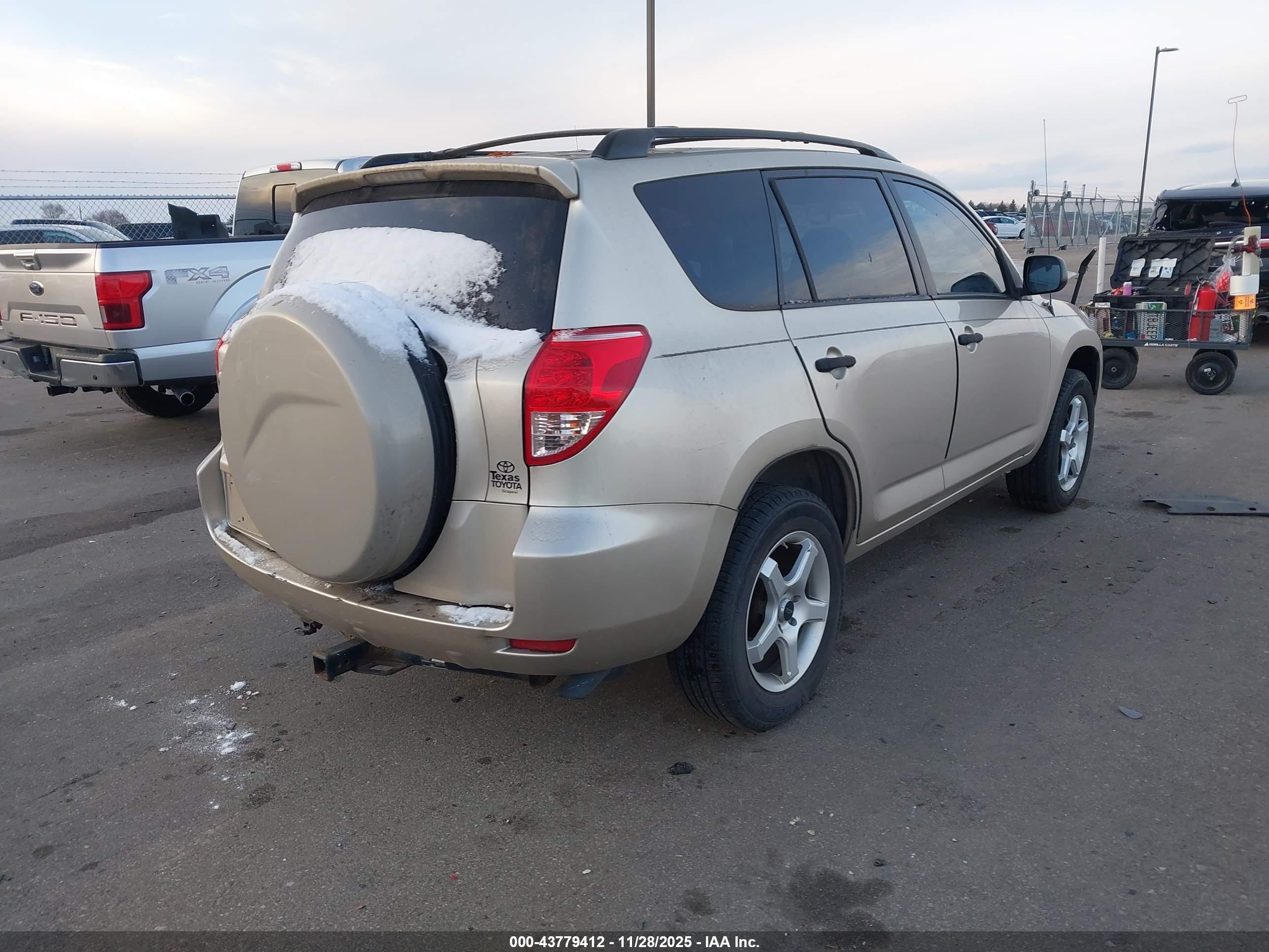 TOYOTA RAV4 image 4