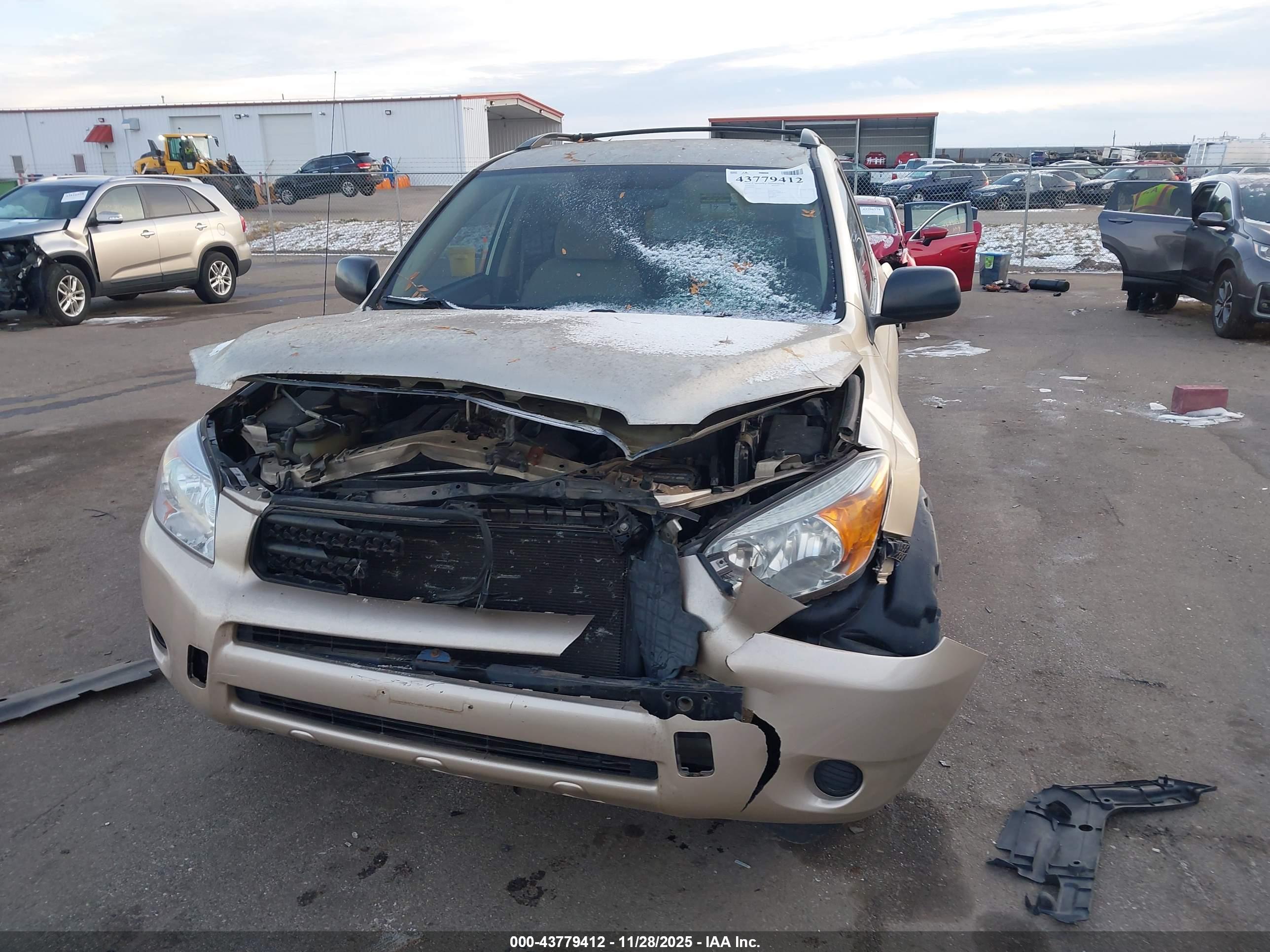 TOYOTA RAV4 image 6