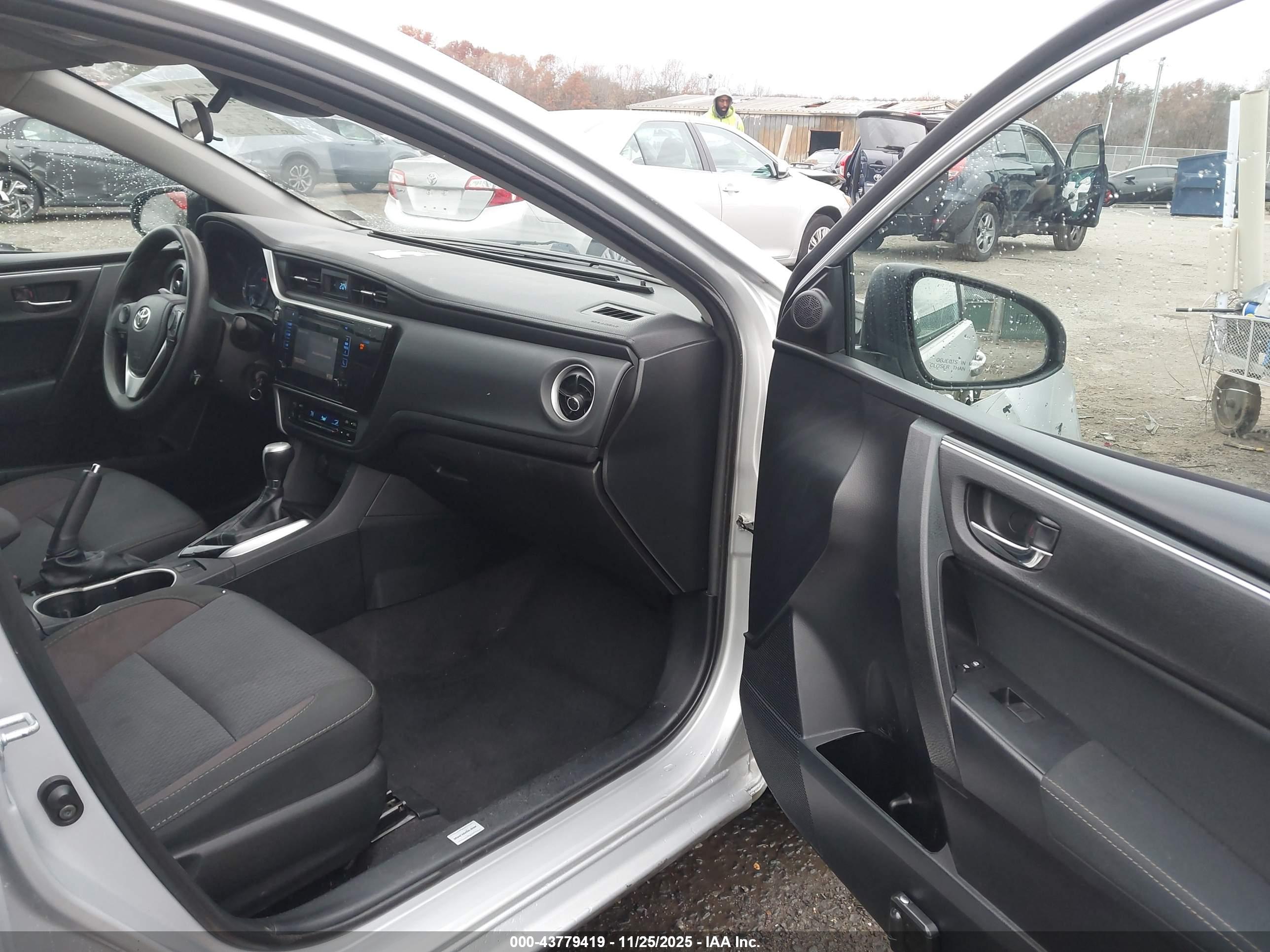 TOYOTA COROLLA image 5