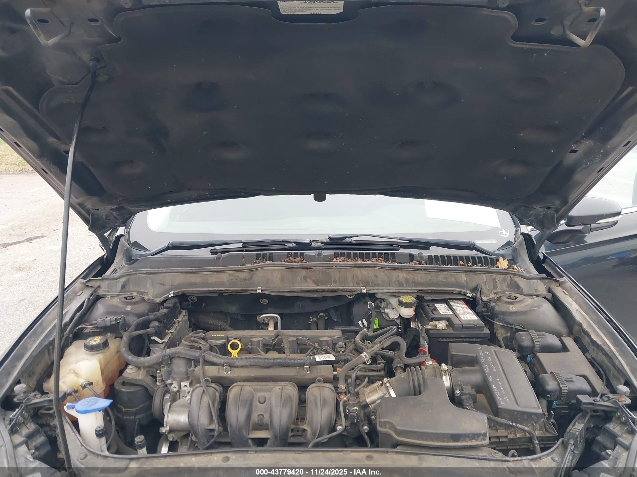 FORD FUSION image 10