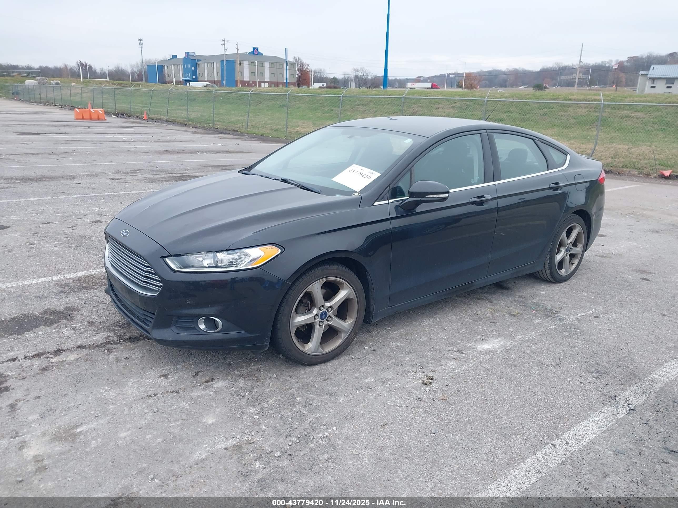 FORD FUSION image 2