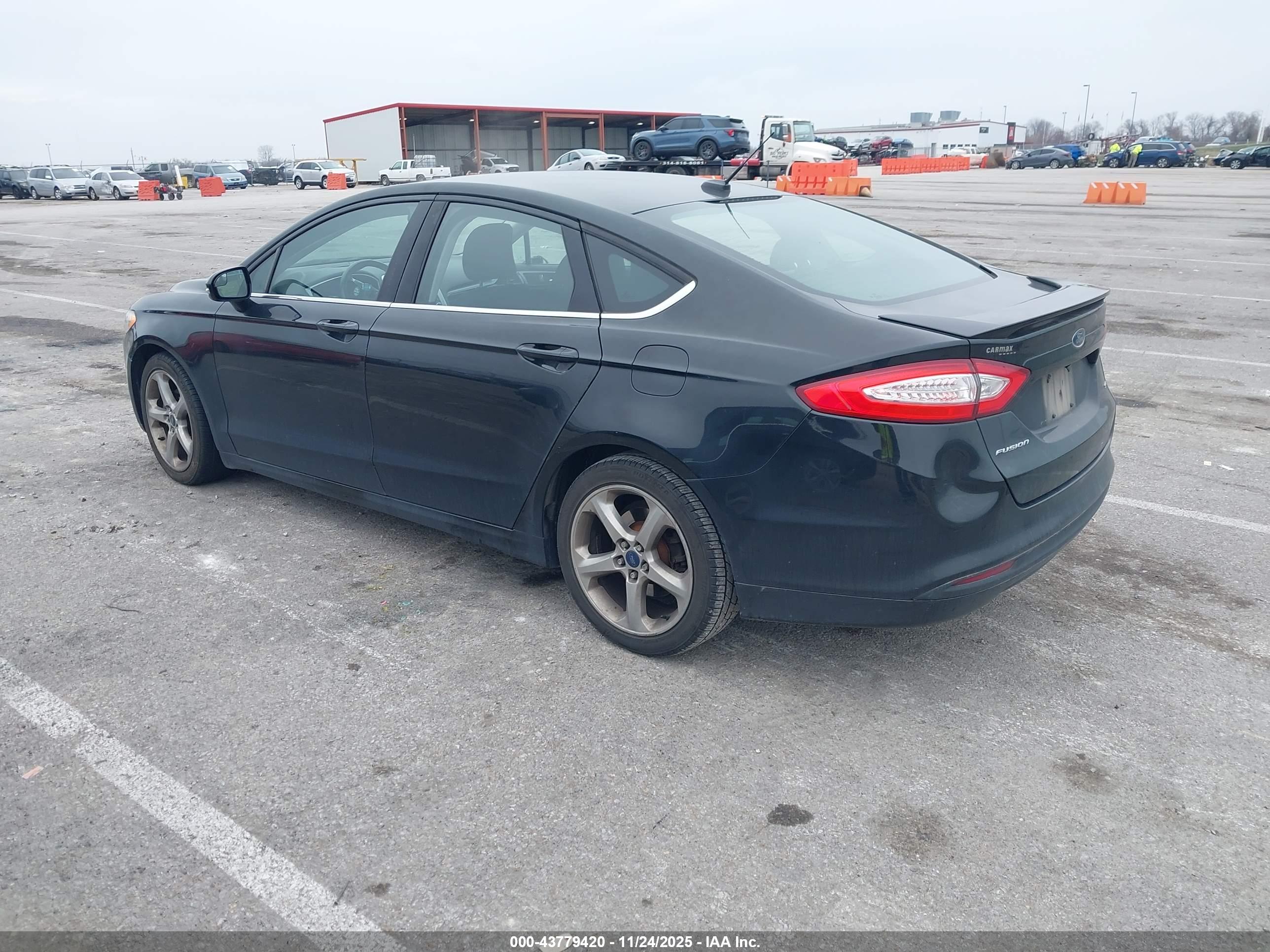 FORD FUSION image 3