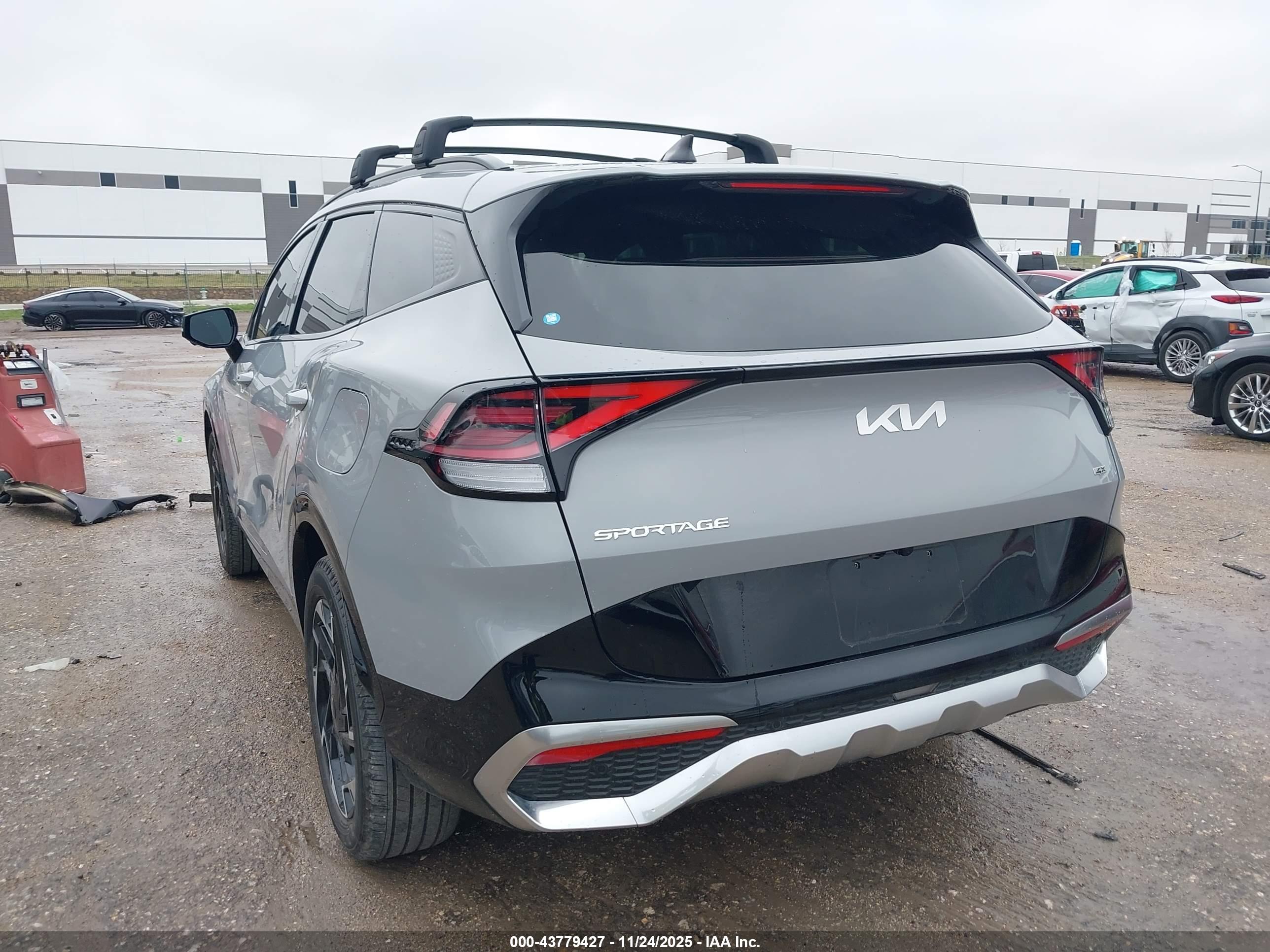 KIA SPORTAGE image 3