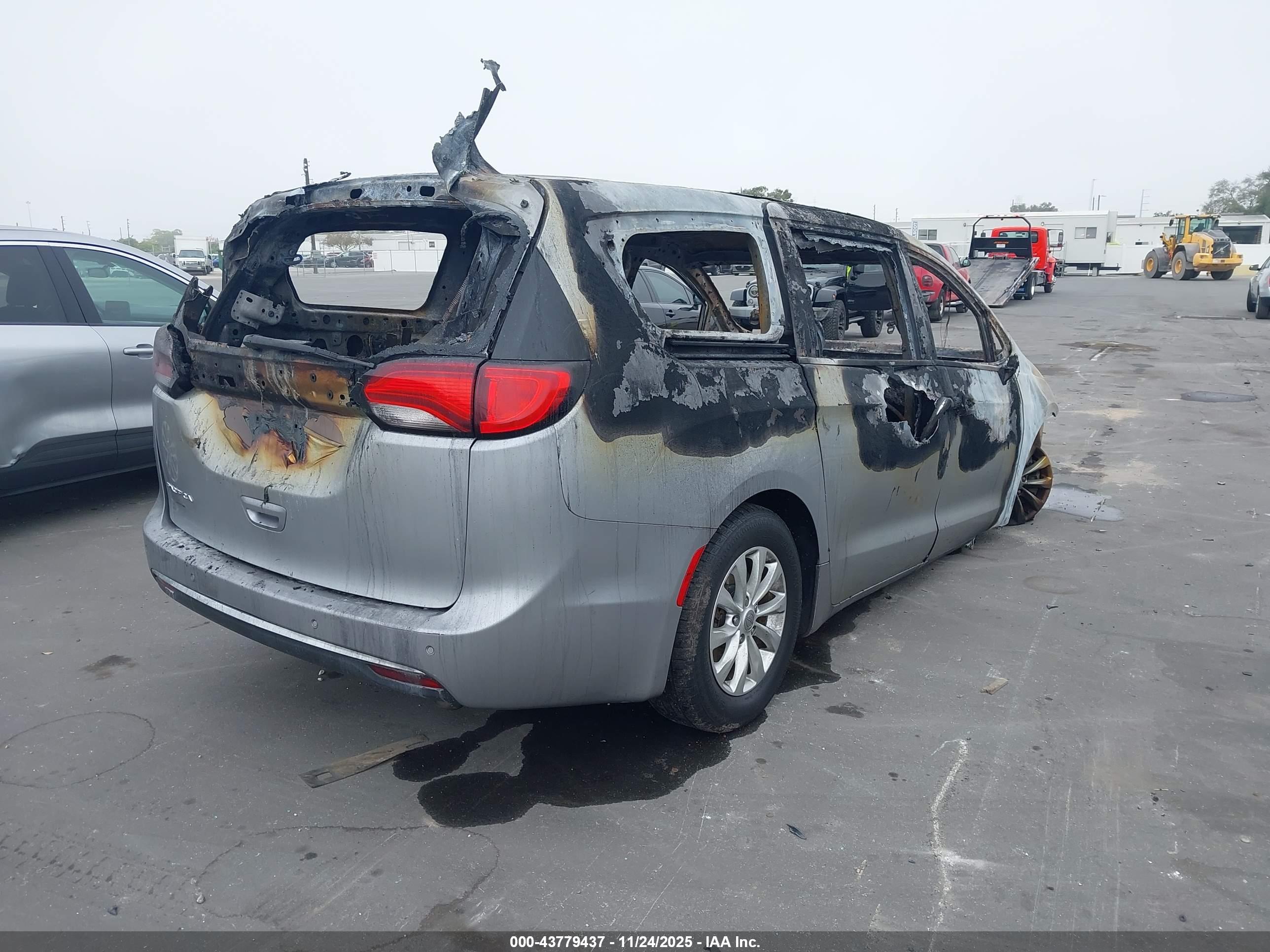 CHRYSLER PACIFICA image 4