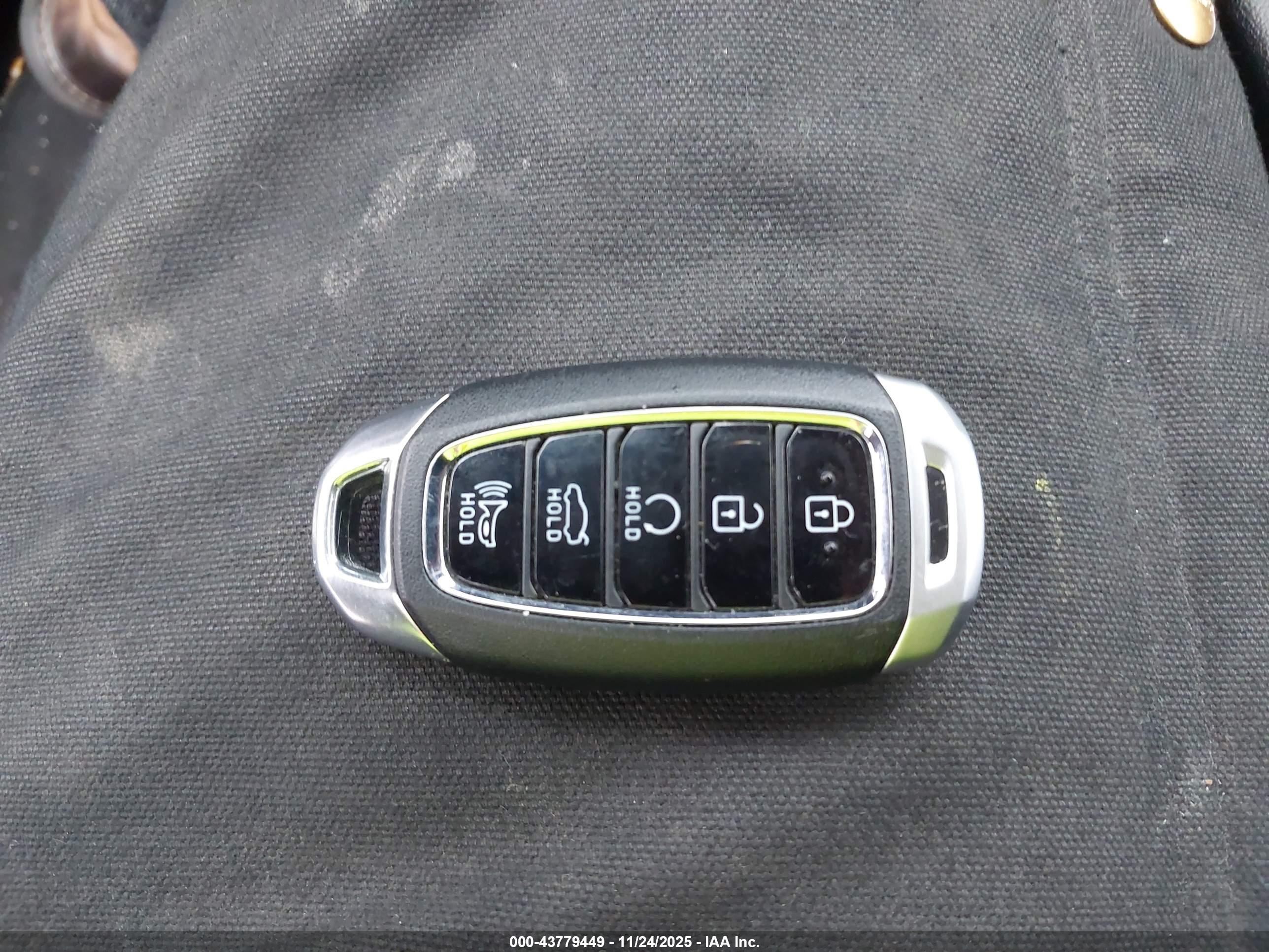 HYUNDAI ELANTRA image 11