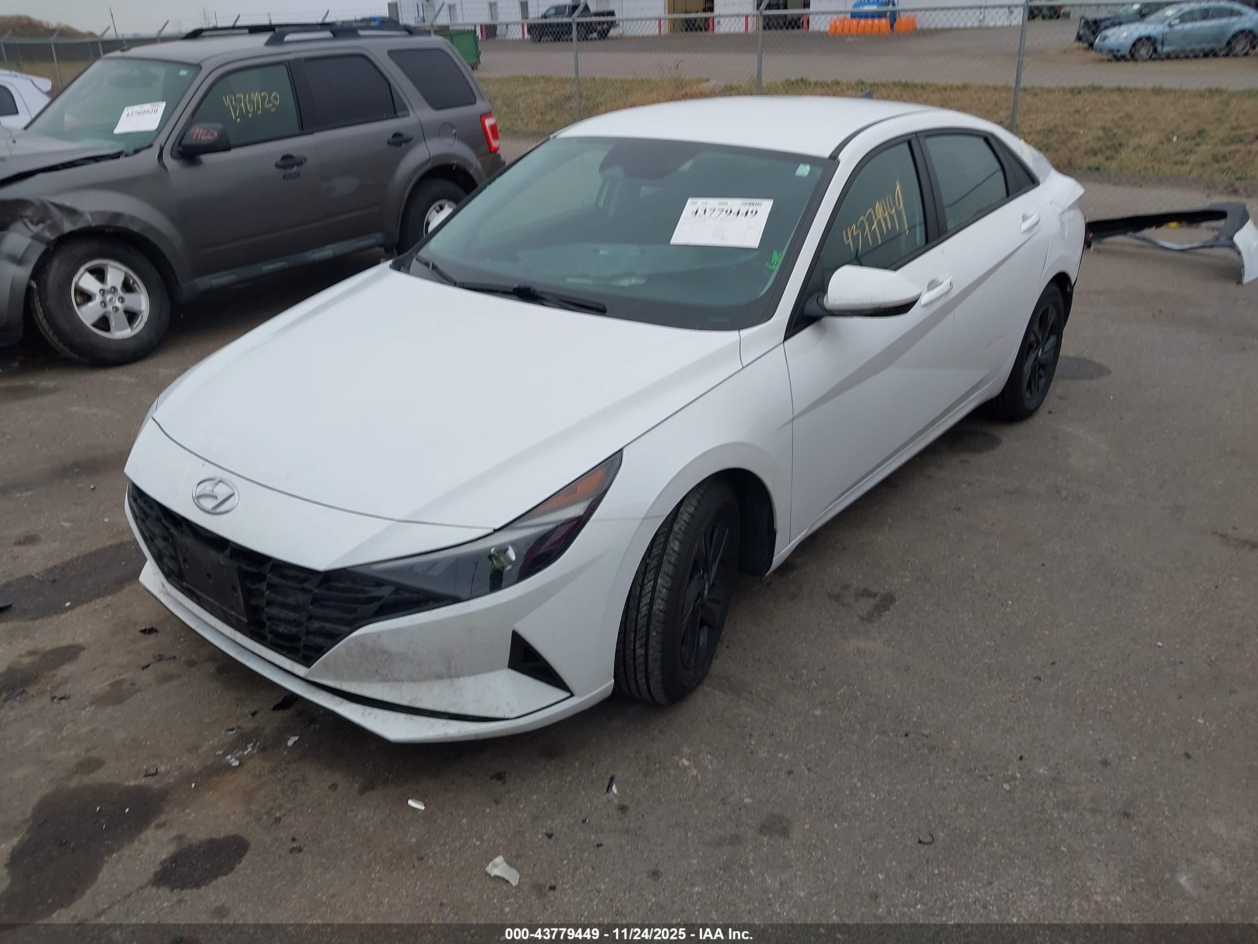 HYUNDAI ELANTRA image 2