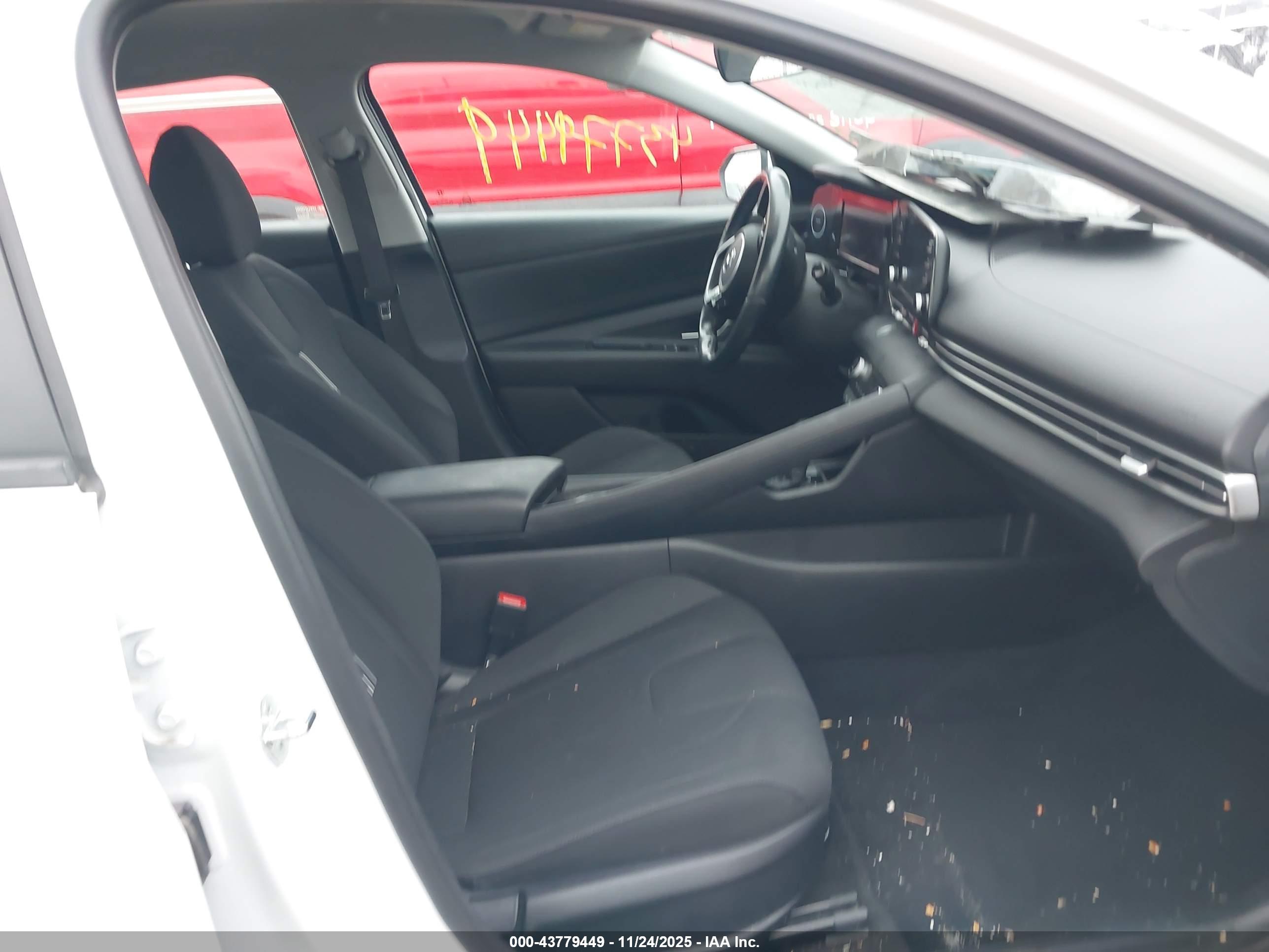 HYUNDAI ELANTRA image 5