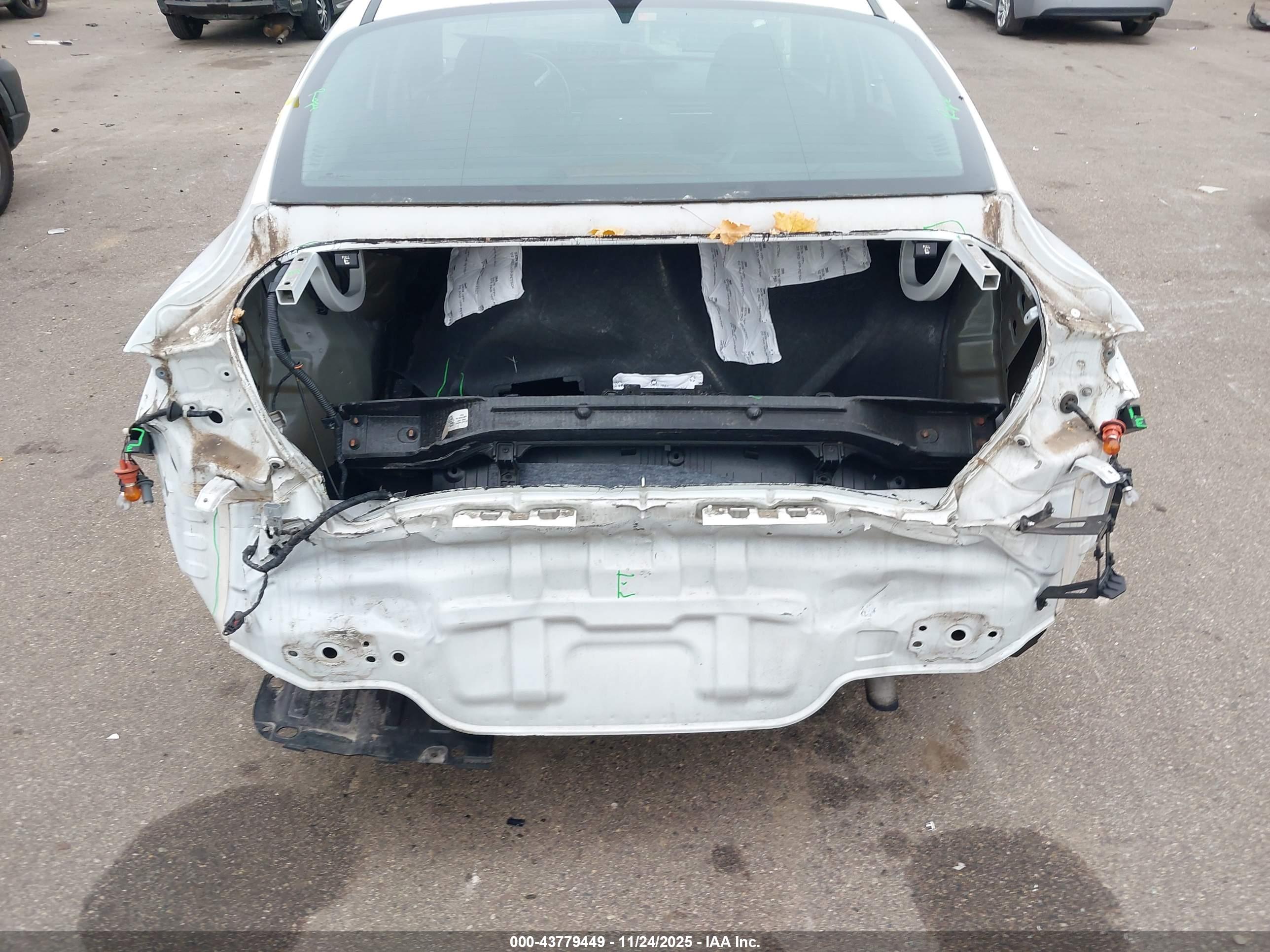 HYUNDAI ELANTRA image 6