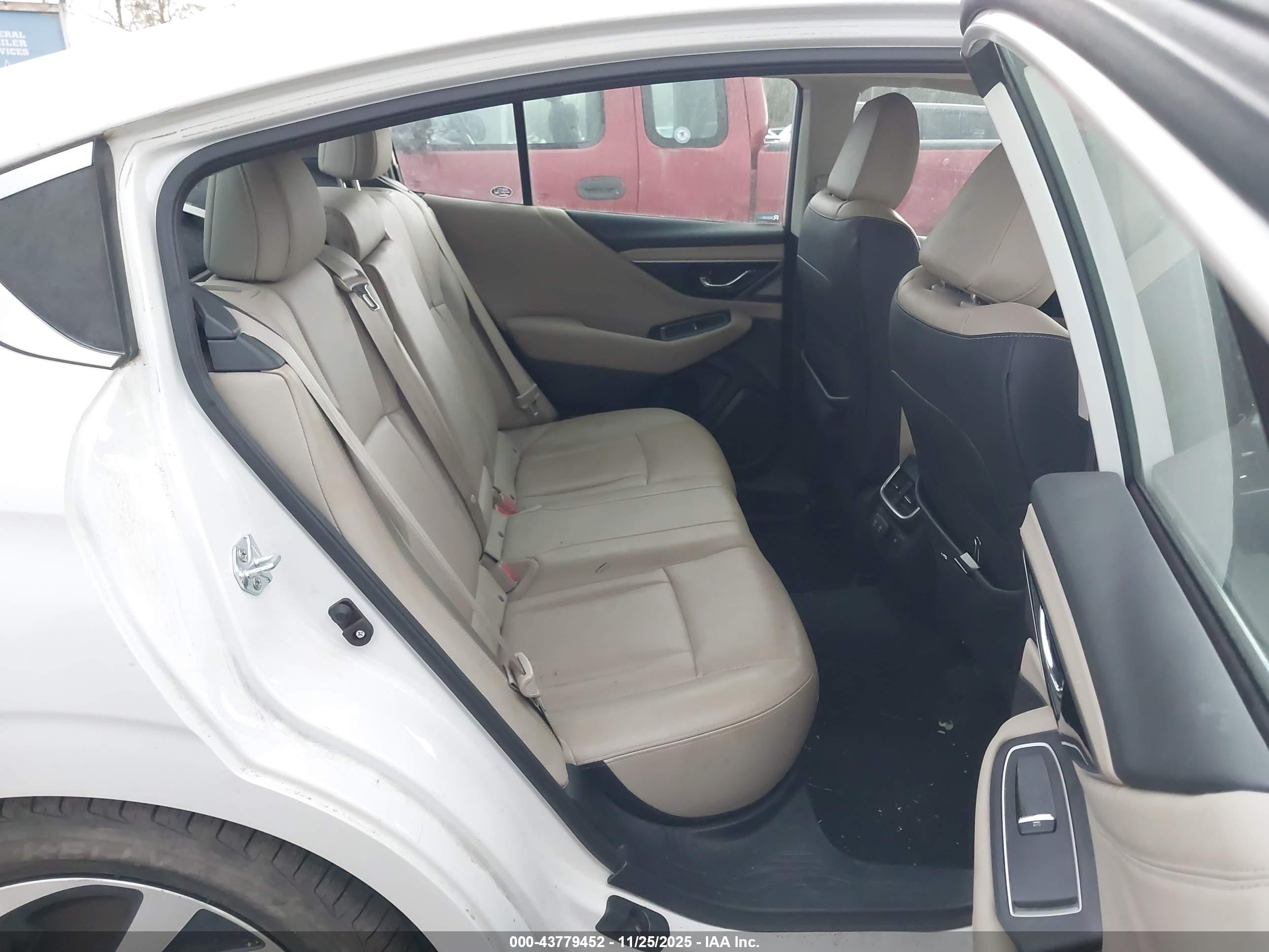 SUBARU LEGACY image 8
