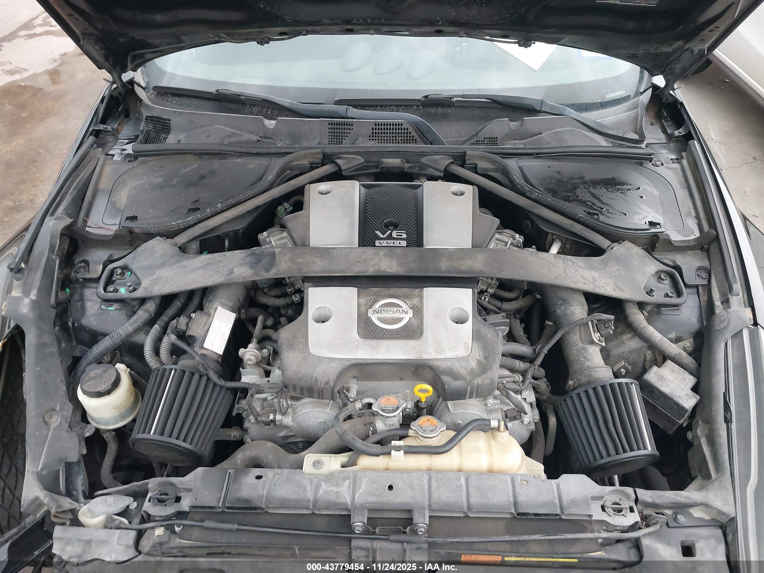 NISSAN 370Z image 10