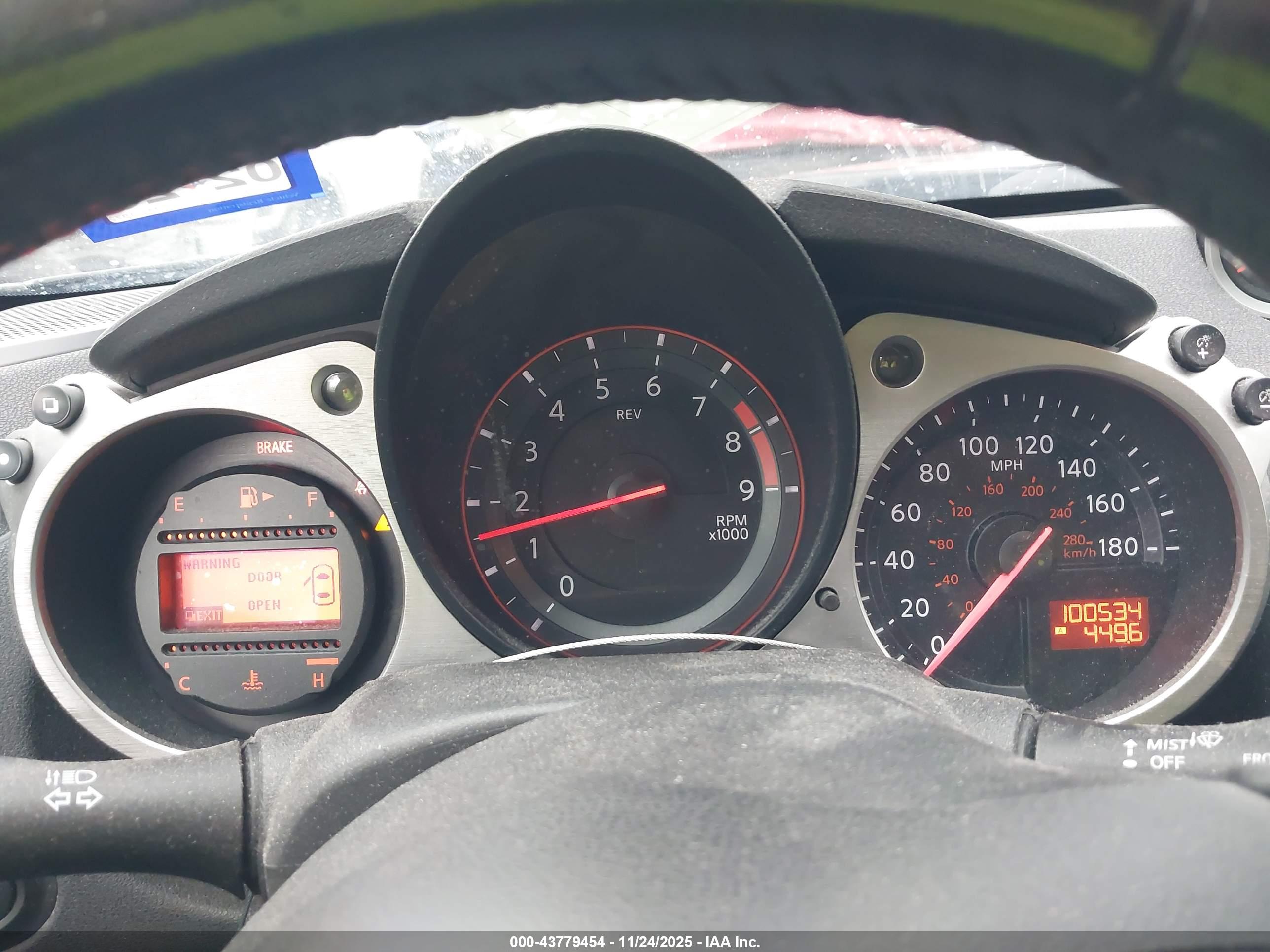 NISSAN 370Z image 7