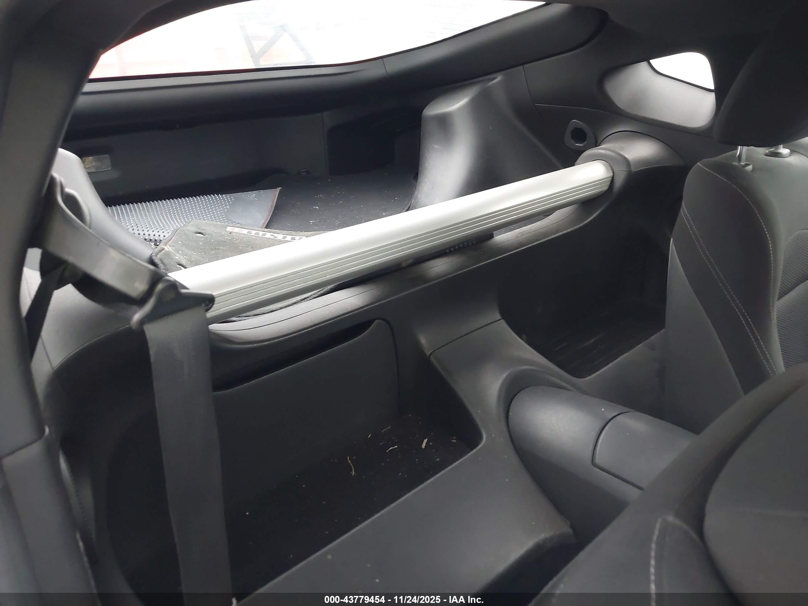 NISSAN 370Z image 8