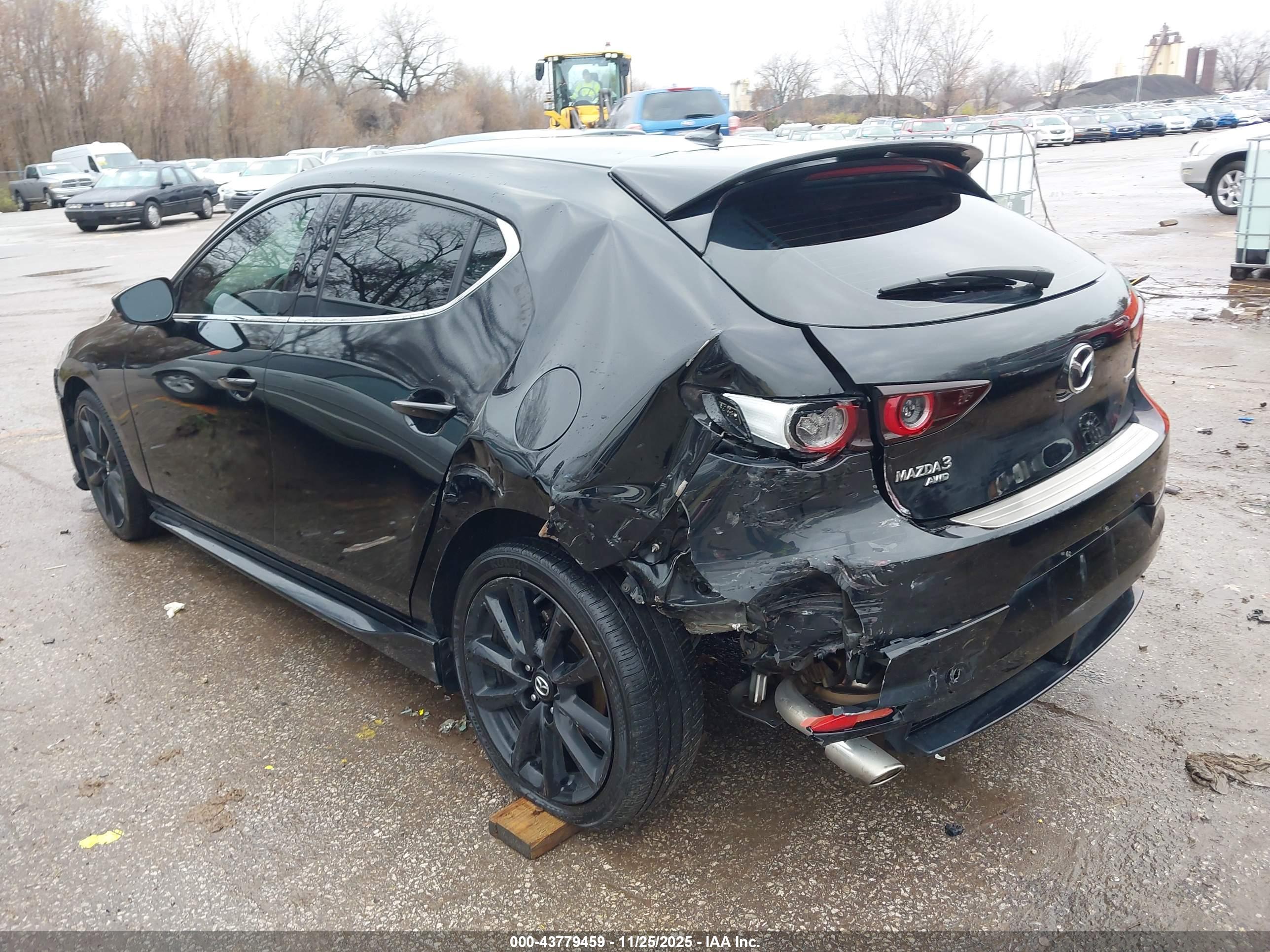 MAZDA MAZDA3 image 3