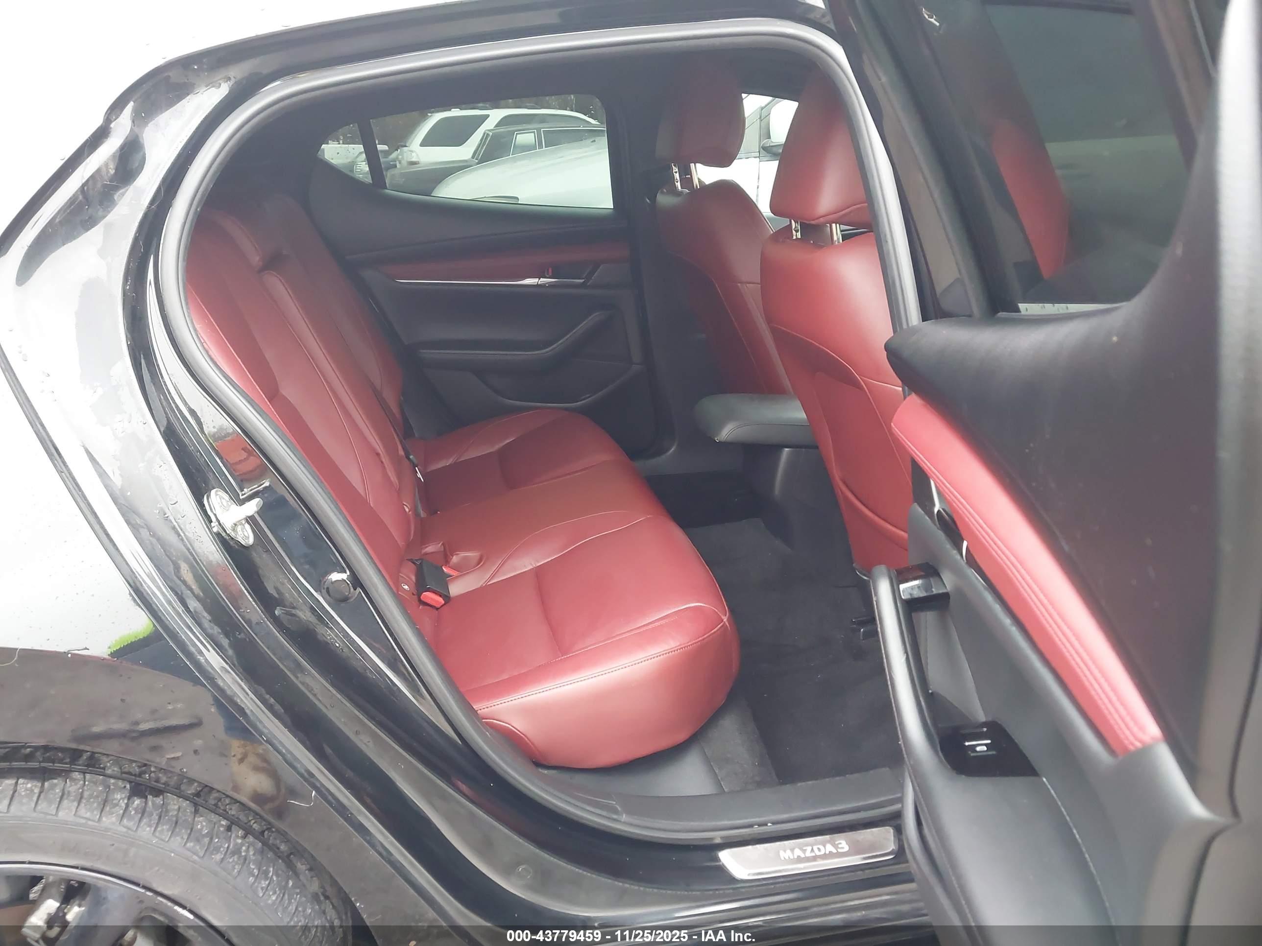 MAZDA MAZDA3 image 8
