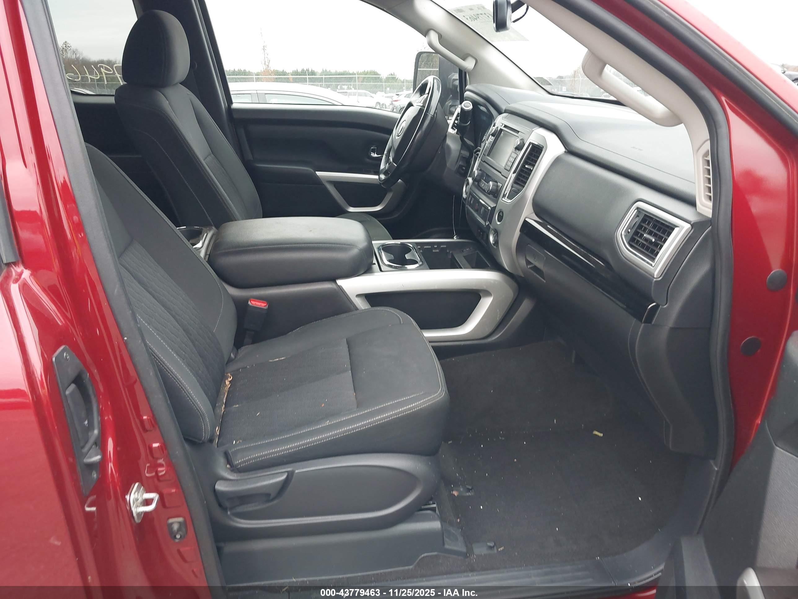NISSAN TITAN image 5