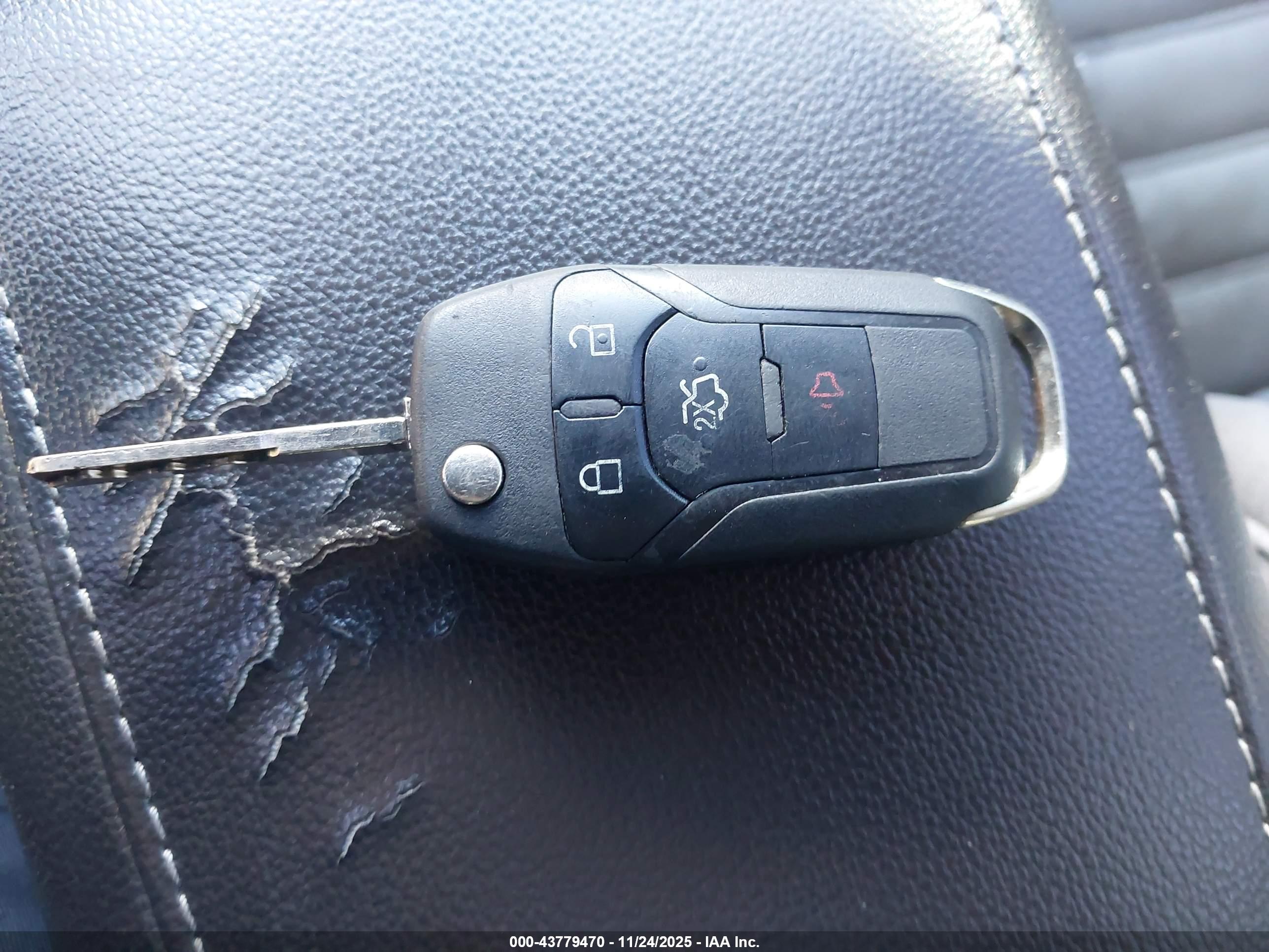 FORD FUSION image 11