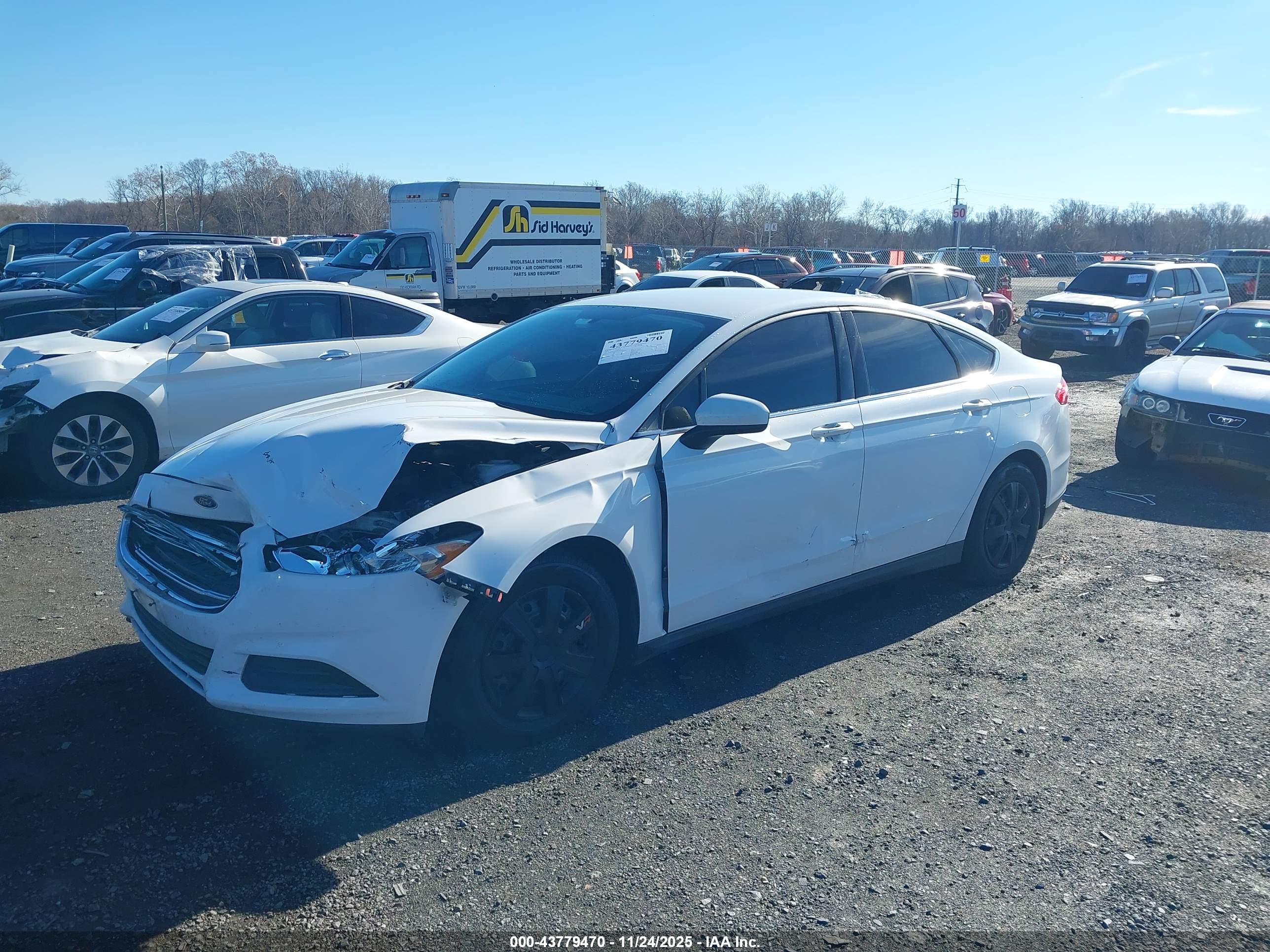 FORD FUSION image 2