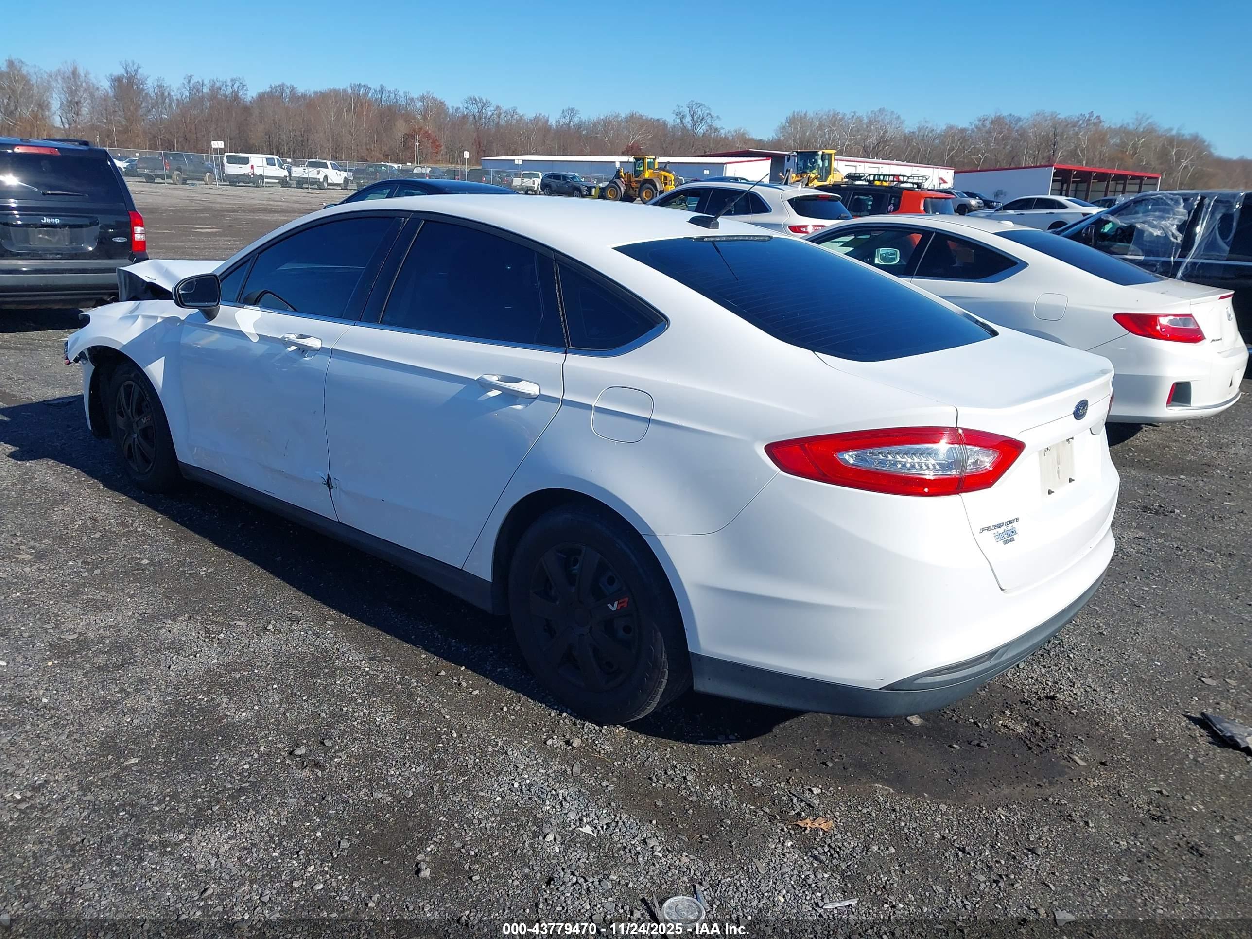 FORD FUSION image 3