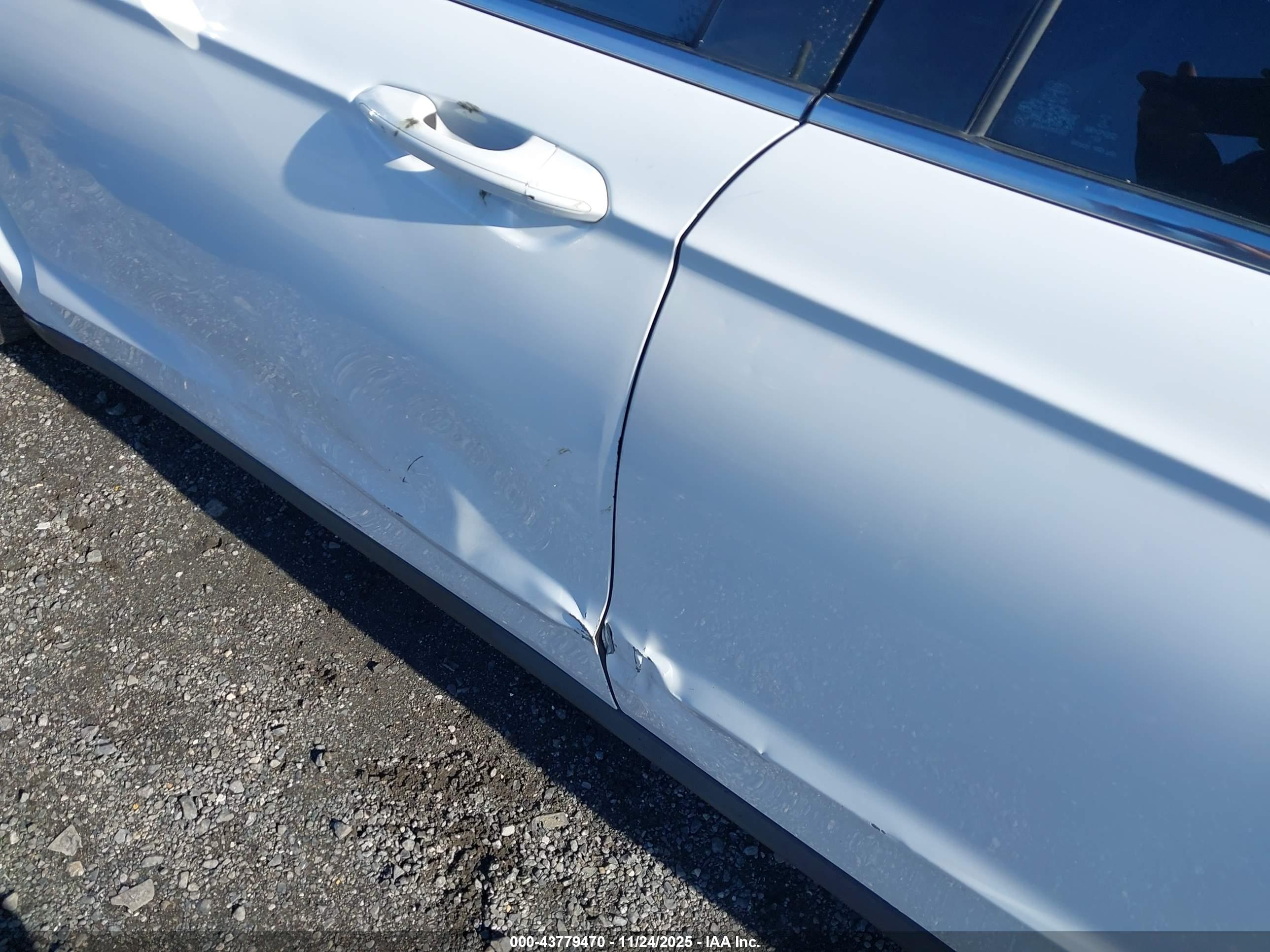 FORD FUSION image 6