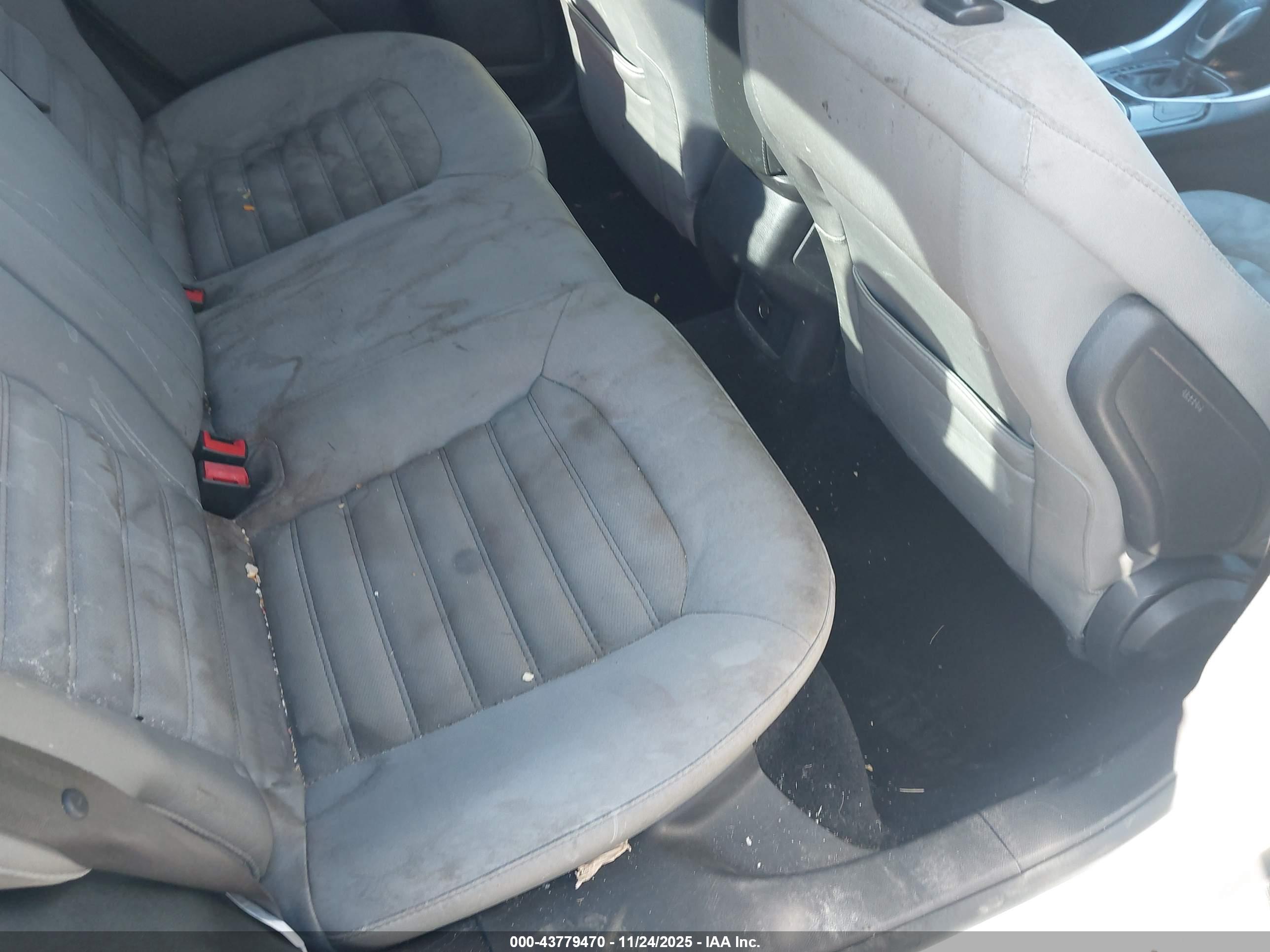 FORD FUSION image 8