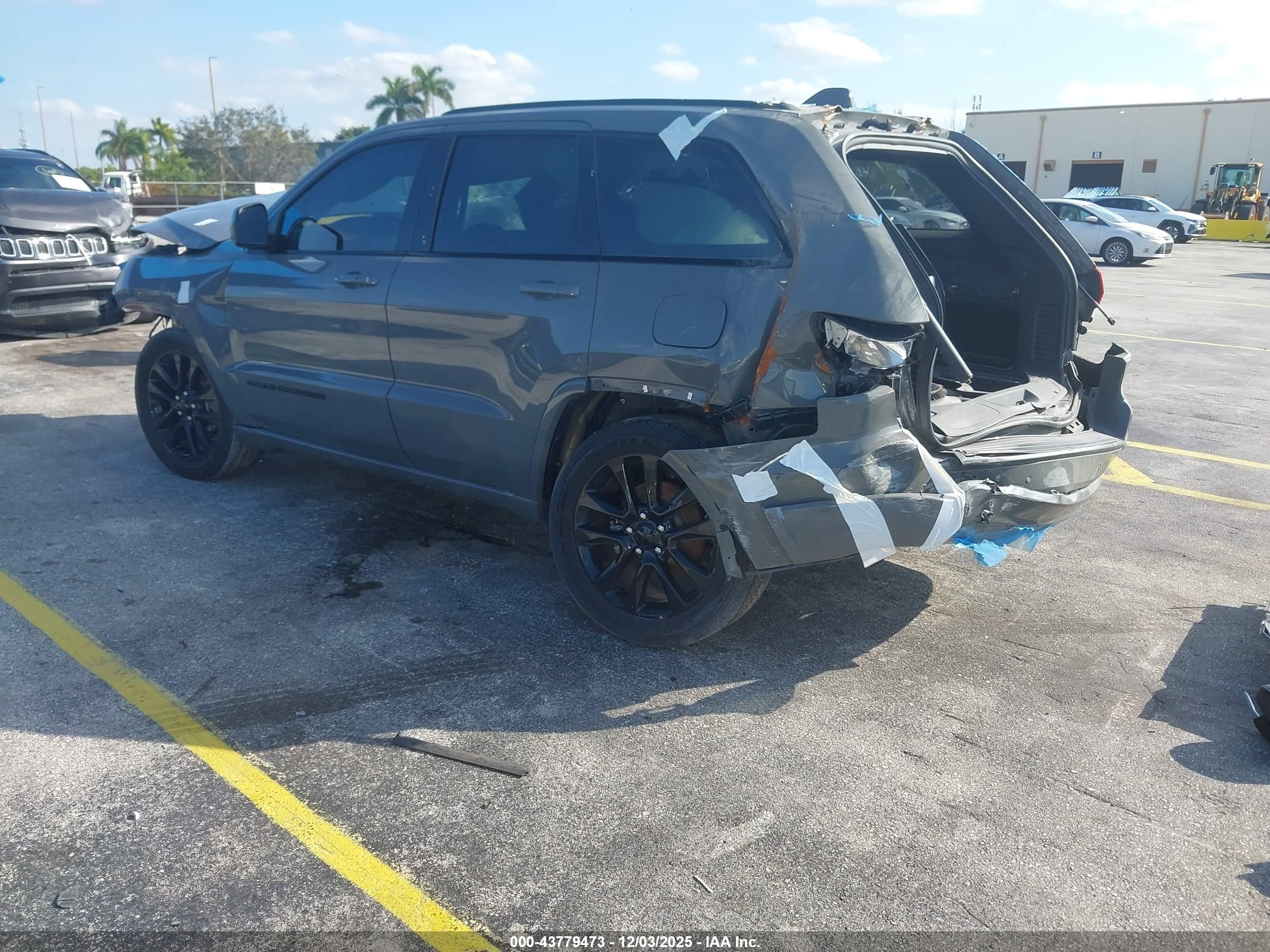 JEEP GRAND image 3