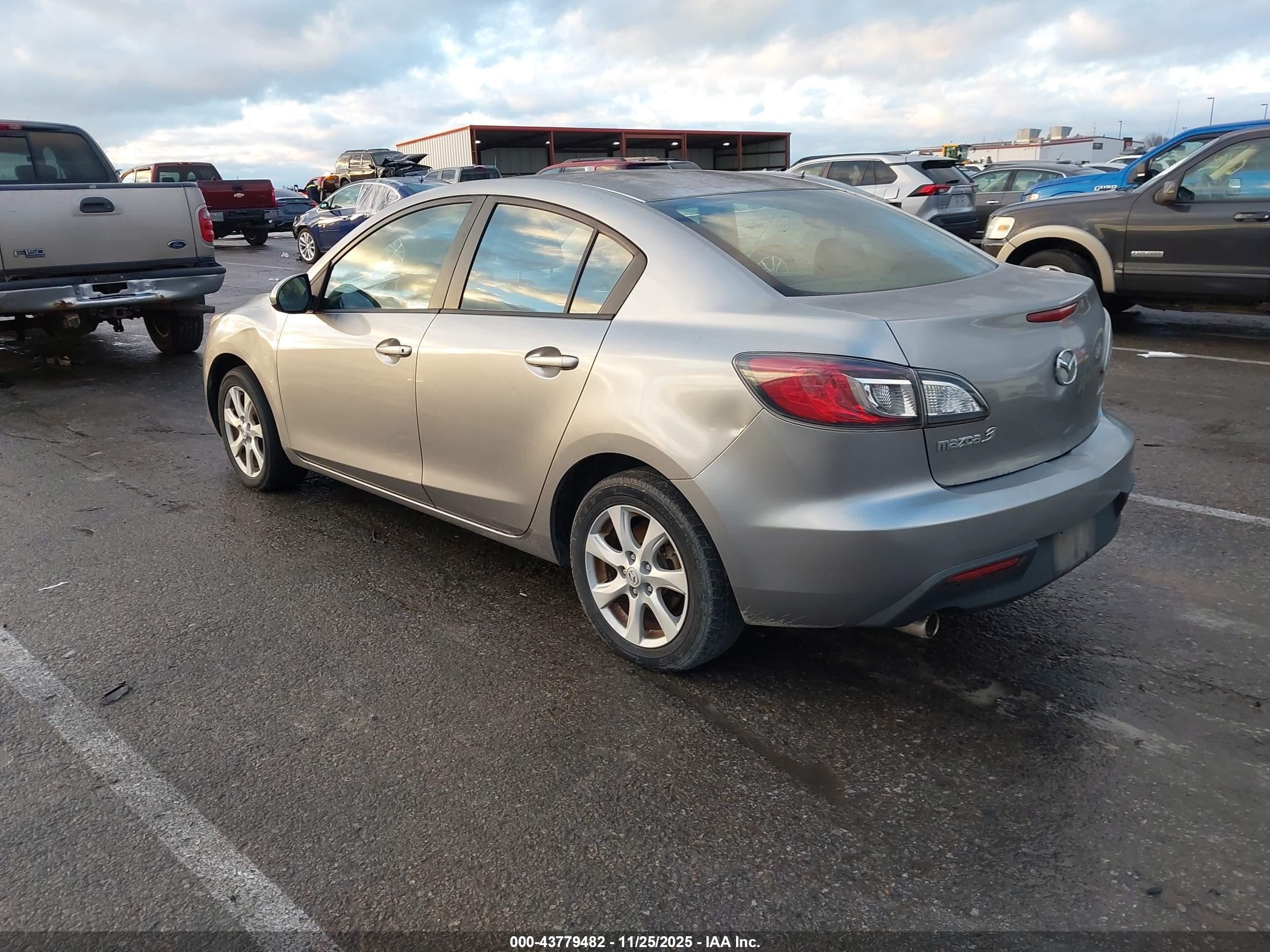 MAZDA MAZDA3 image 3