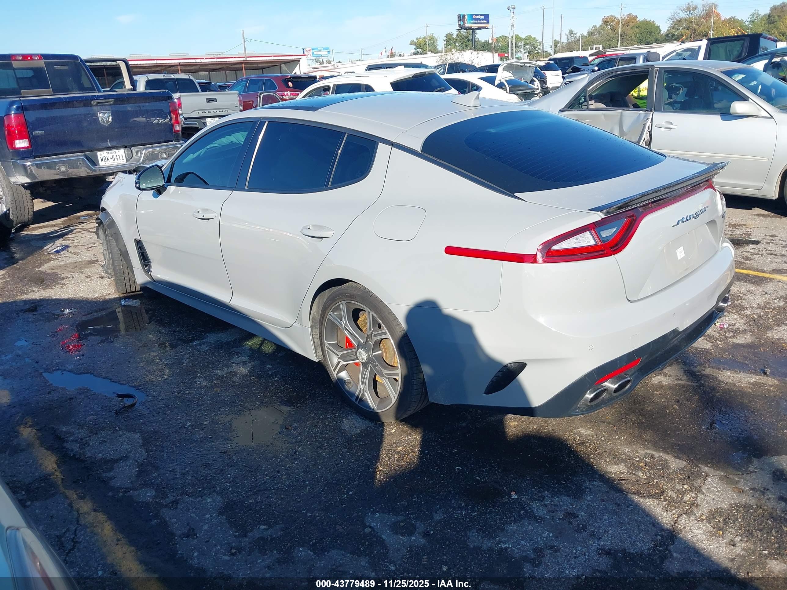 KIA STINGER image 3