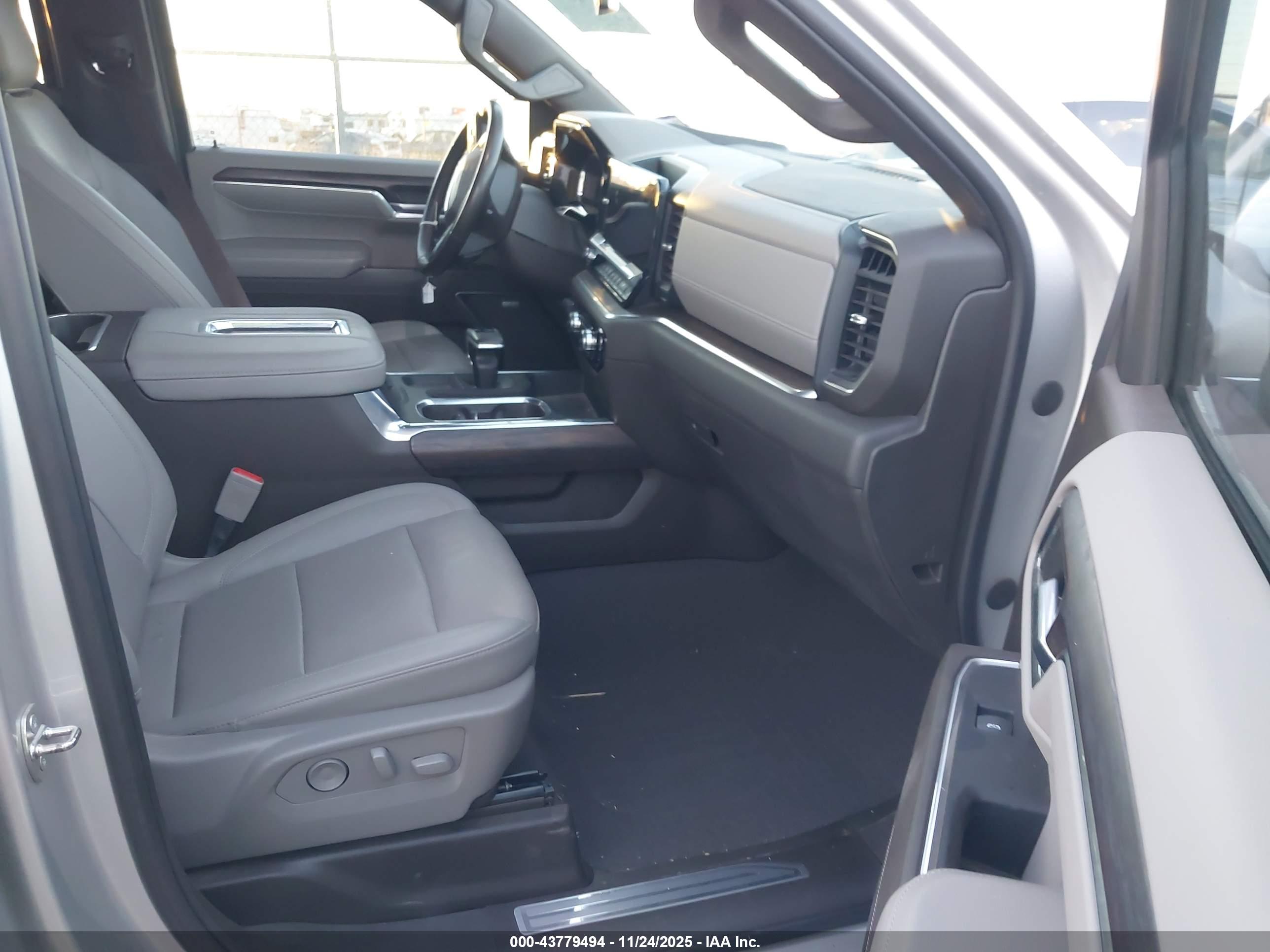 GMC SIERRA image 5
