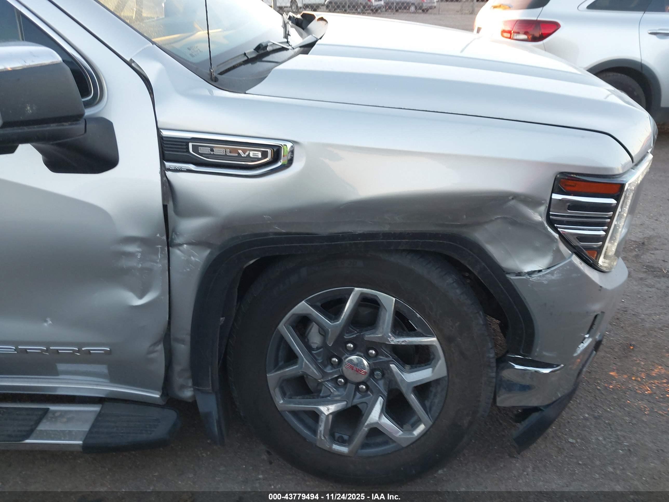 GMC SIERRA image 6