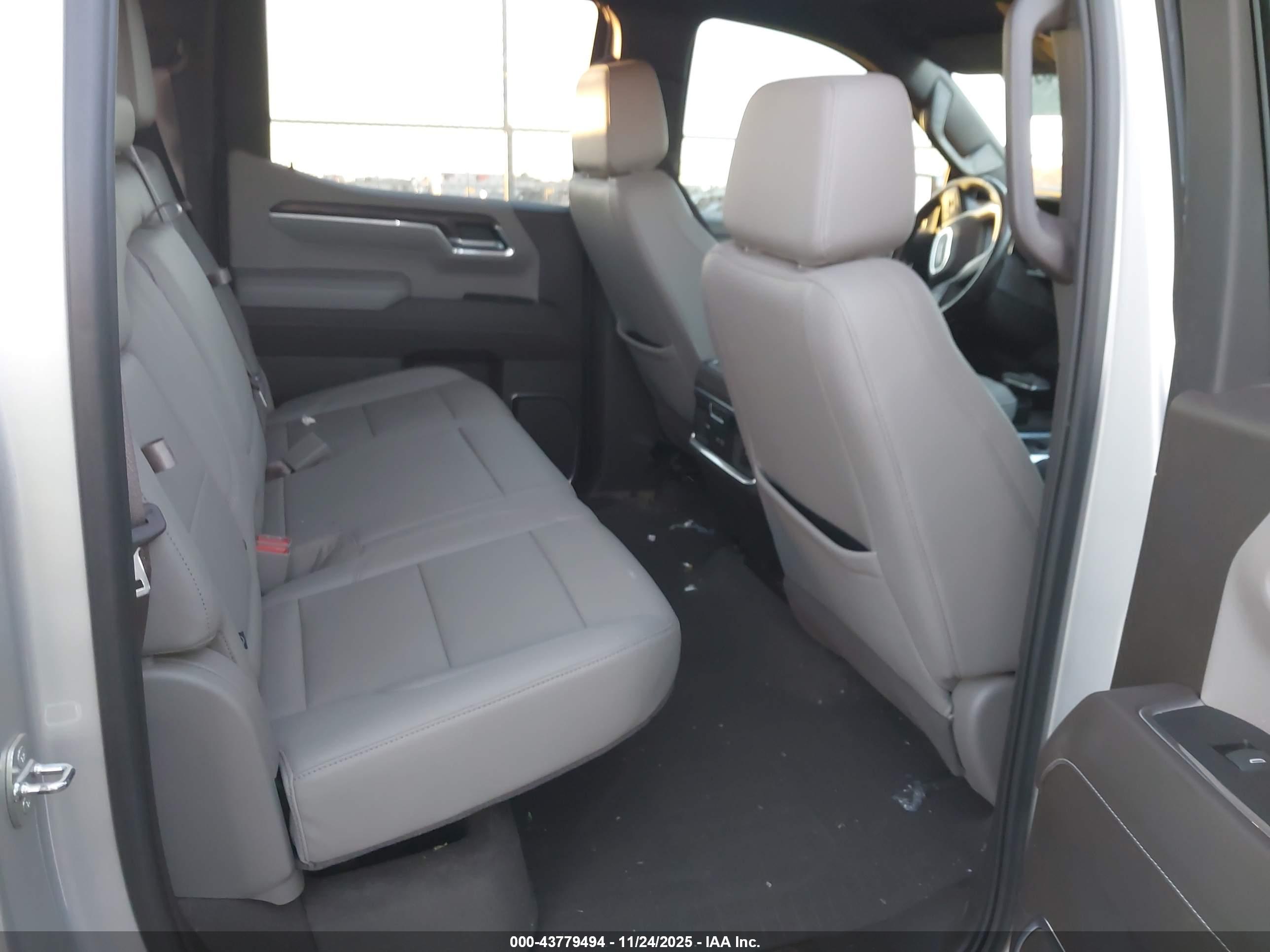 GMC SIERRA image 8