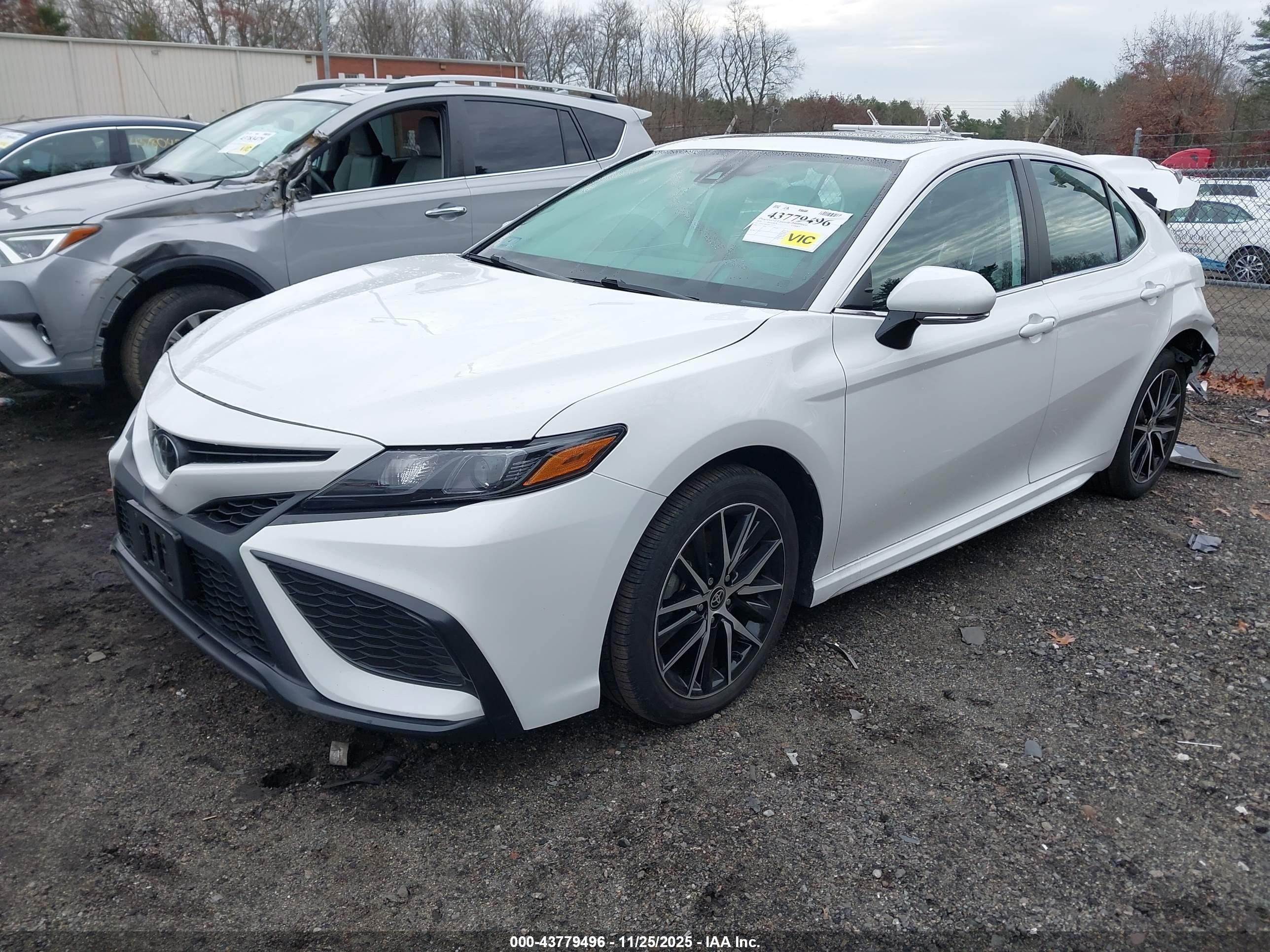 TOYOTA CAMRY image 2