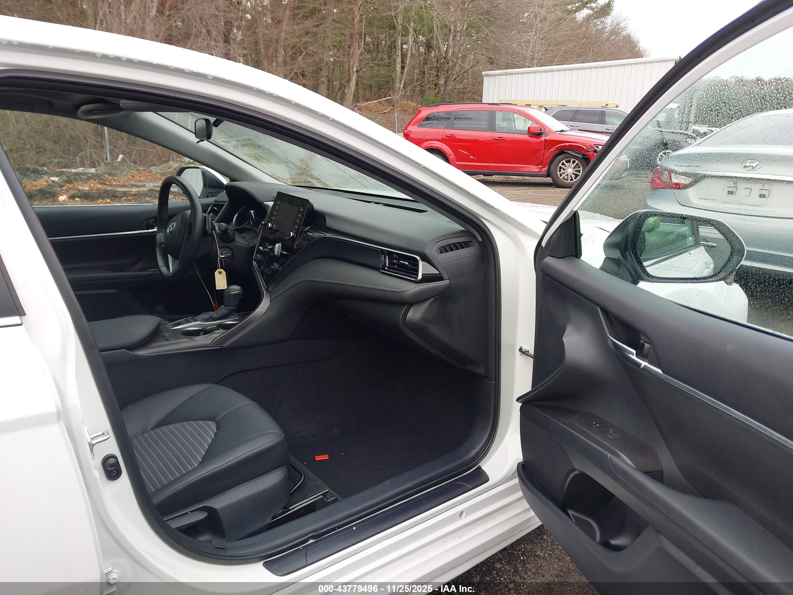TOYOTA CAMRY image 5