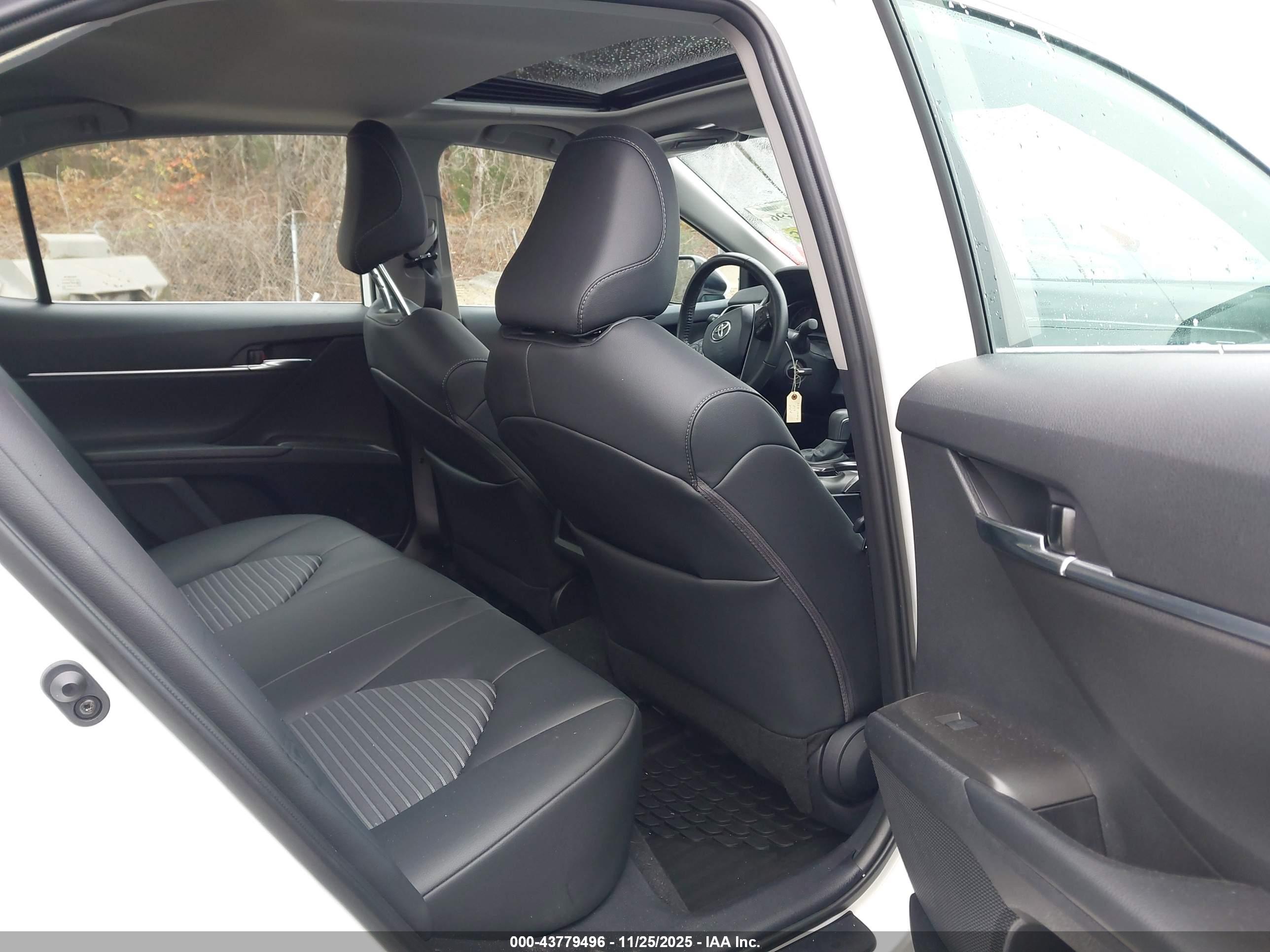 TOYOTA CAMRY image 8