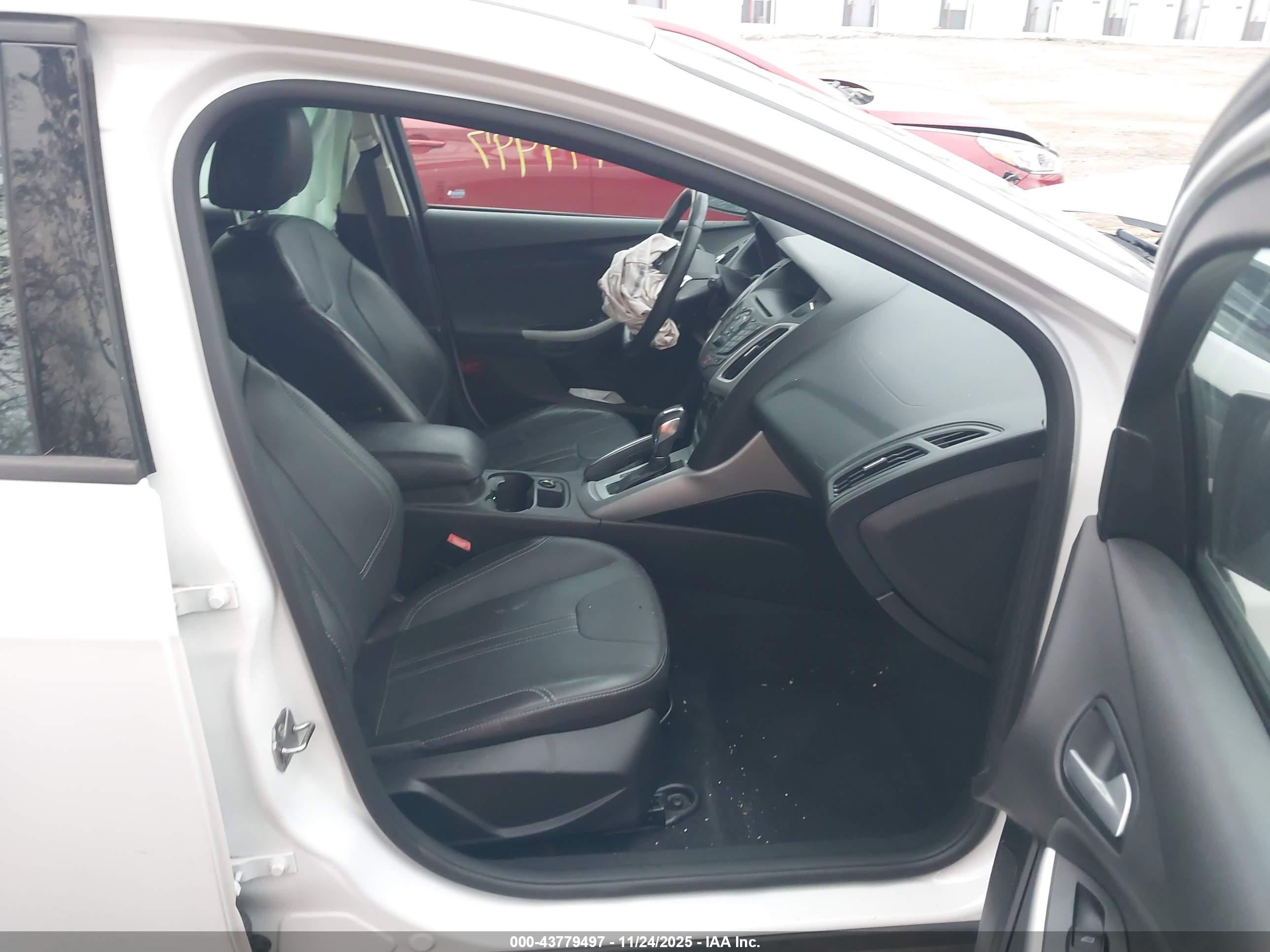 FORD FOCUS image 5