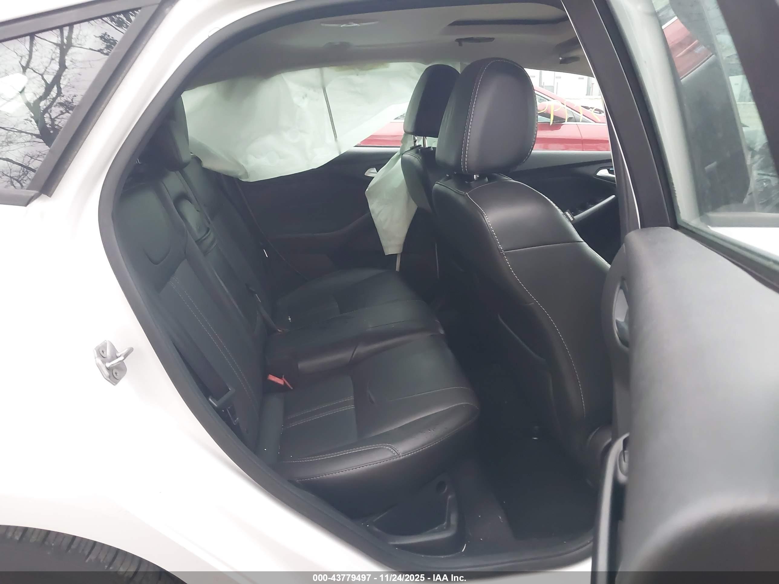 FORD FOCUS image 8