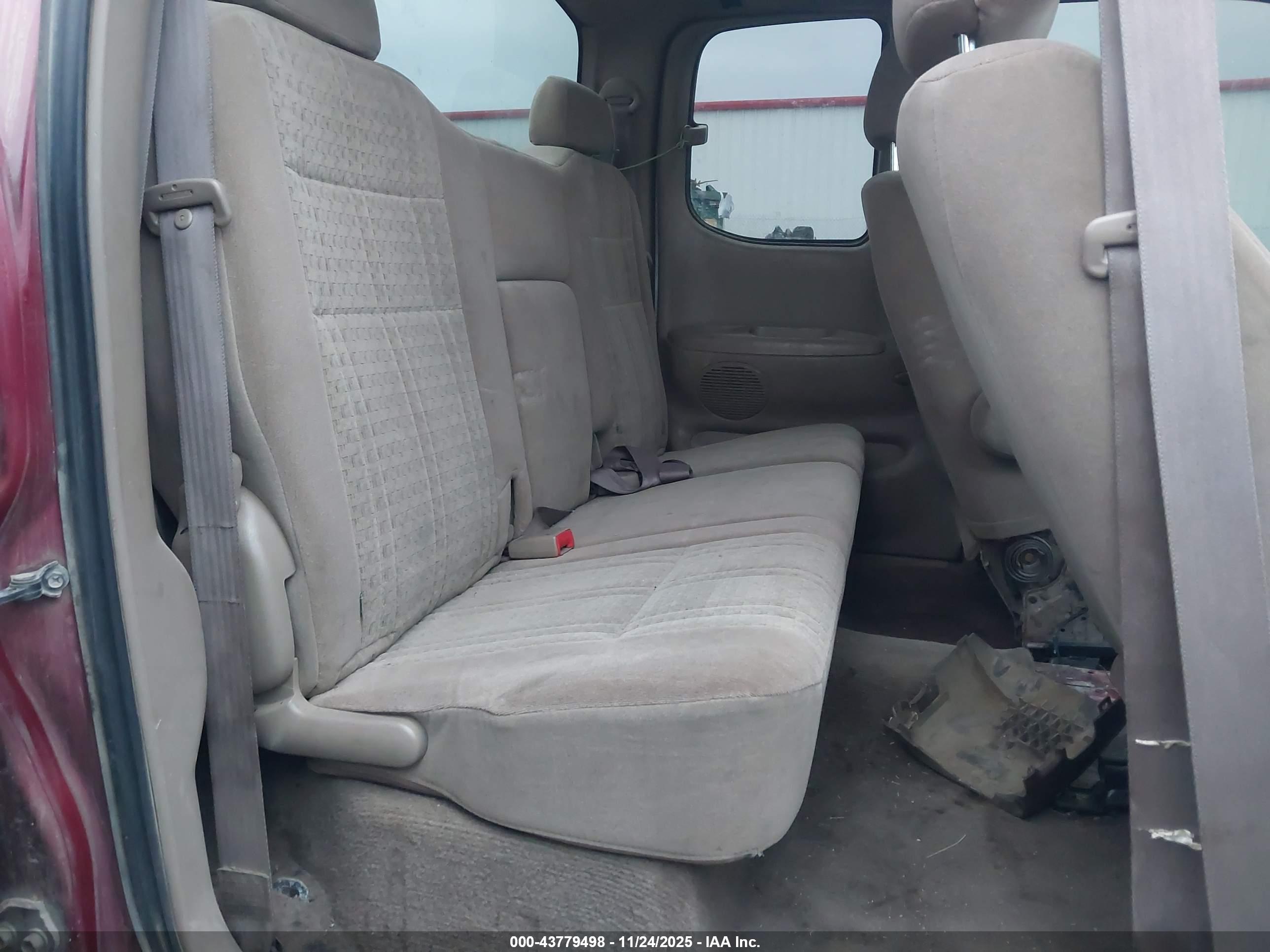 TOYOTA TUNDRA image 8