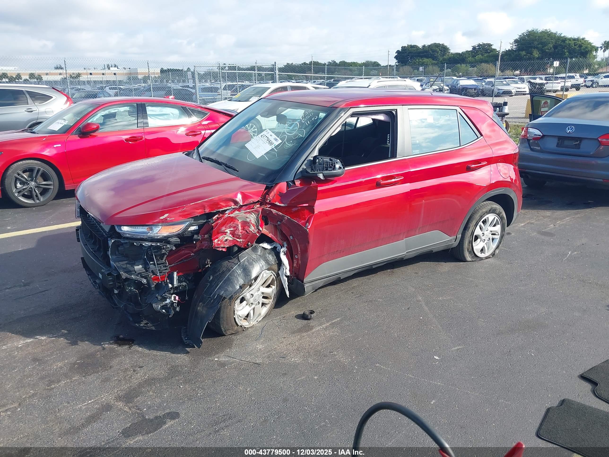 HYUNDAI VENUE image 2