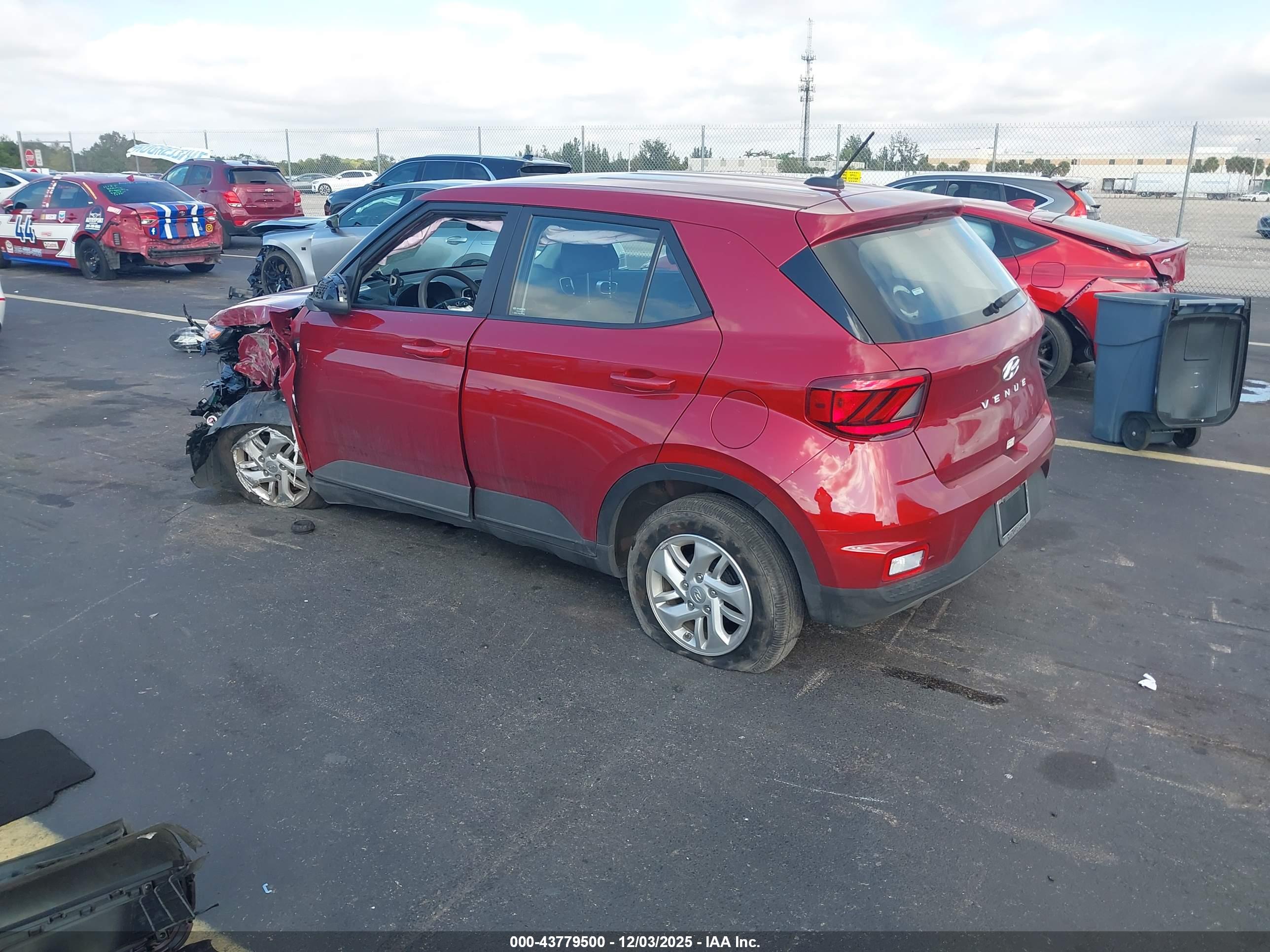 HYUNDAI VENUE image 3