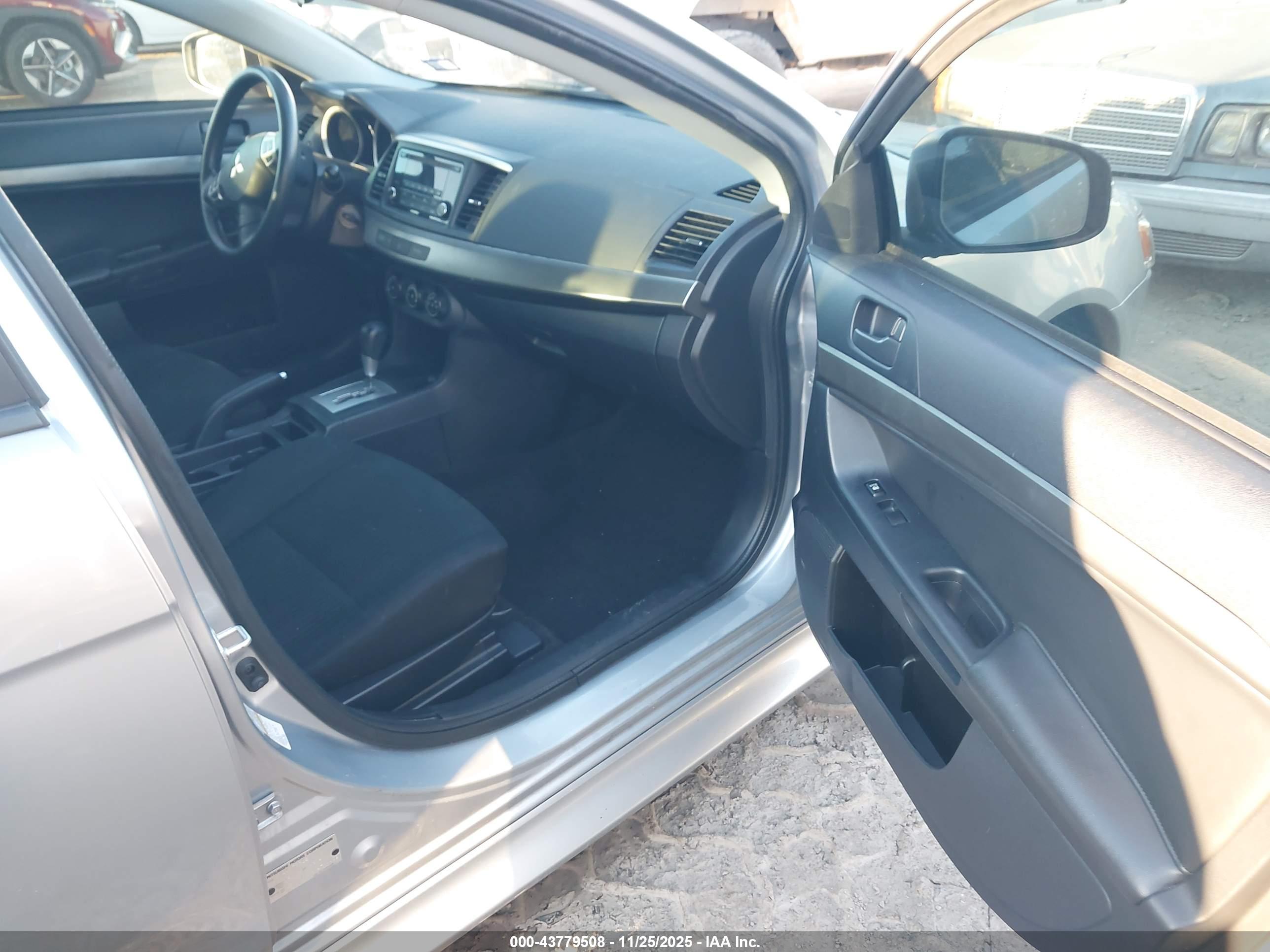 MITSUBISHI LANCER image 5