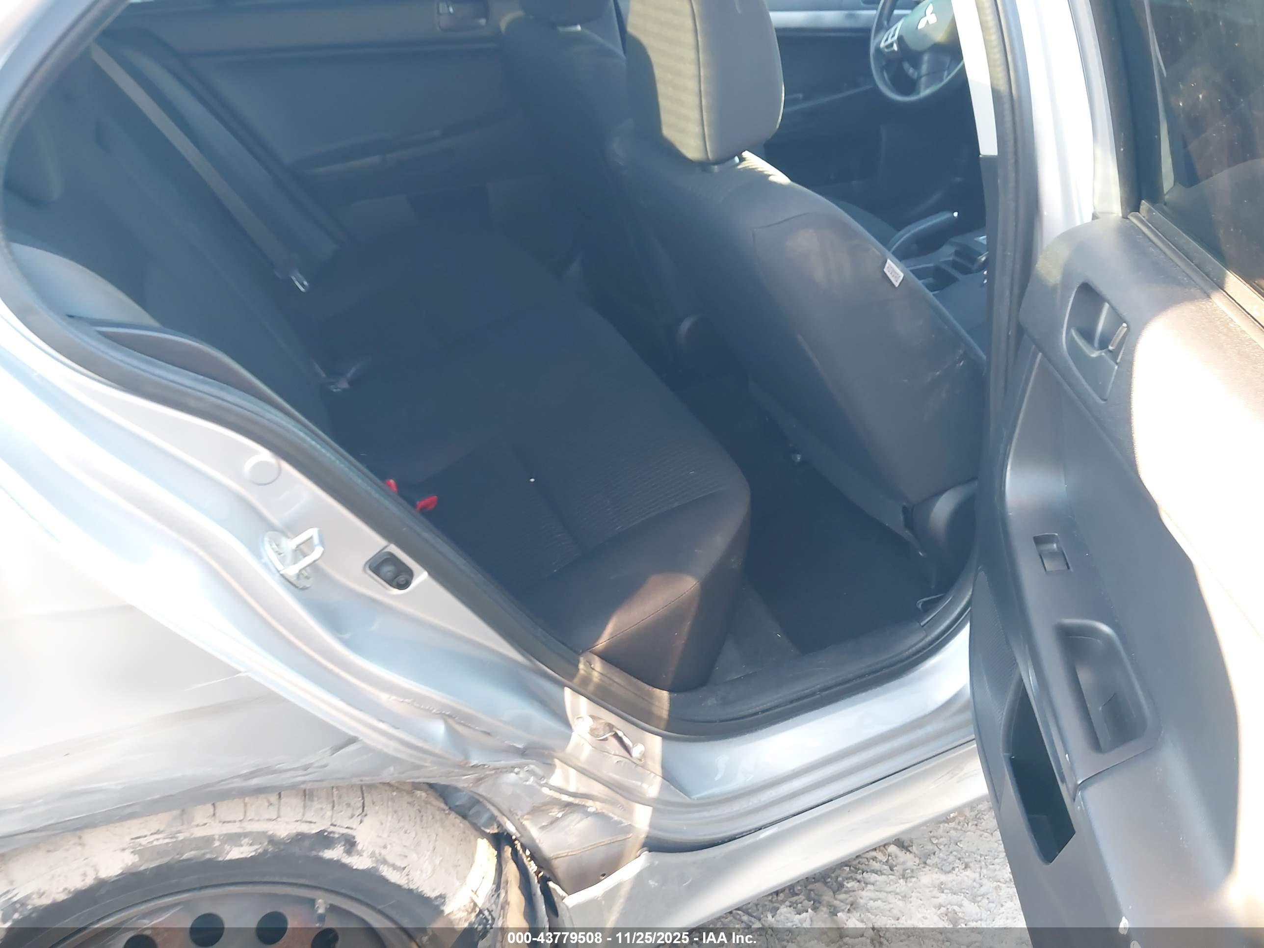 MITSUBISHI LANCER image 8