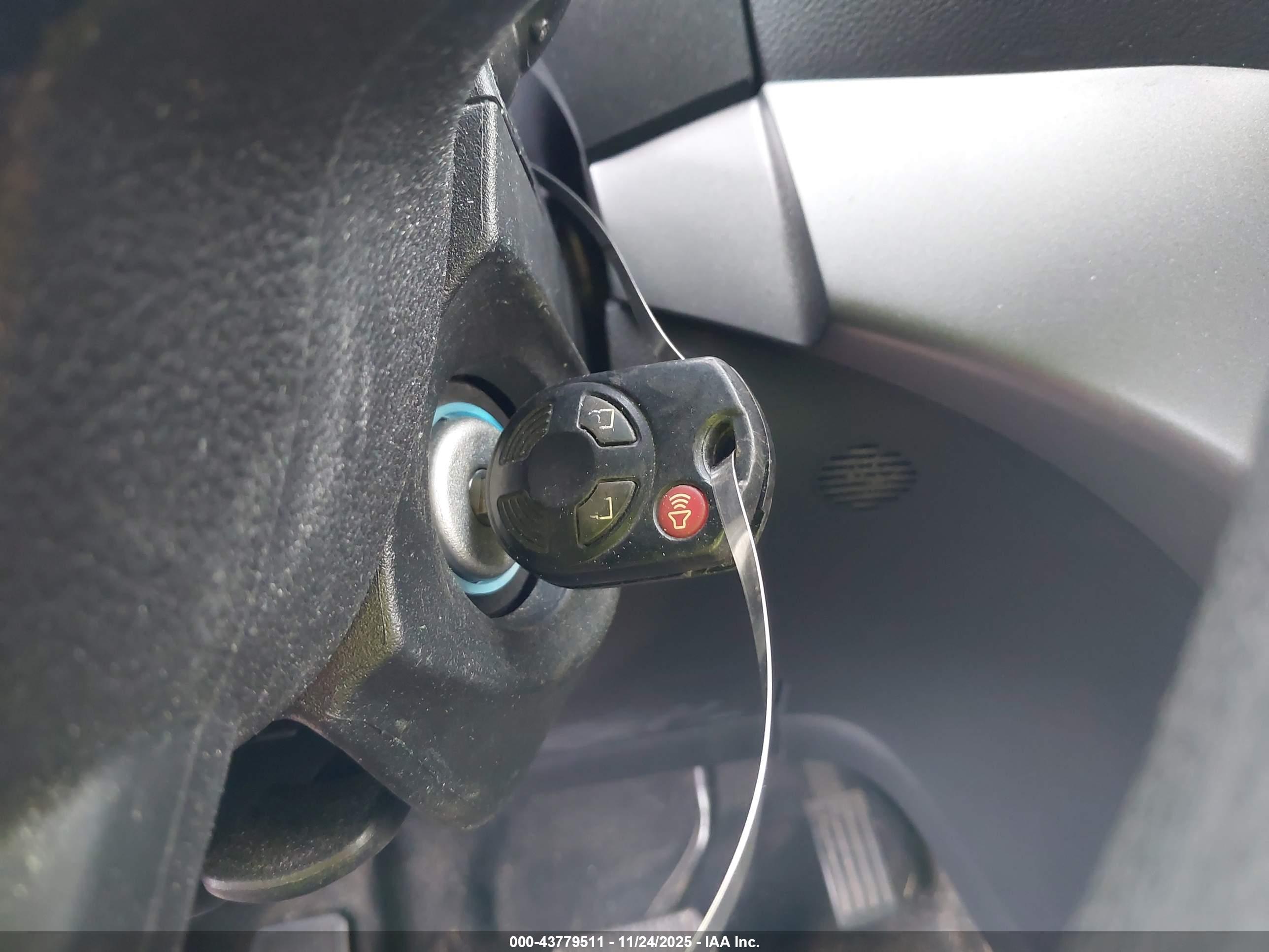 FORD ESCAPE image 11