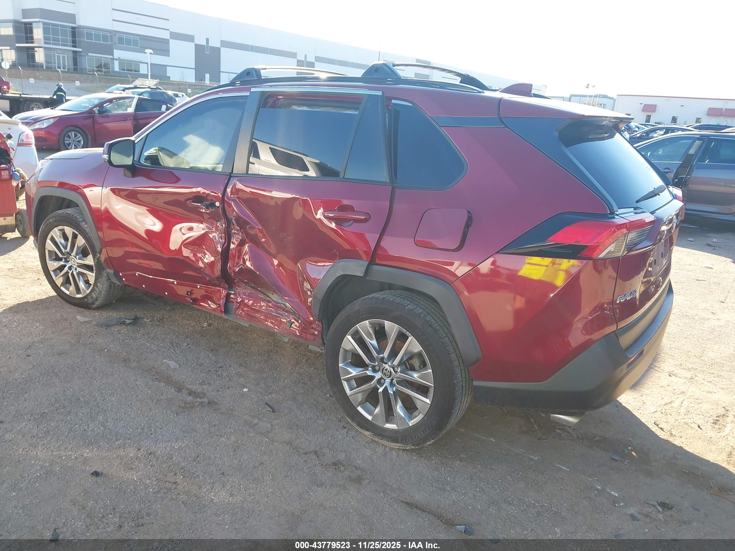 TOYOTA RAV4 image 3