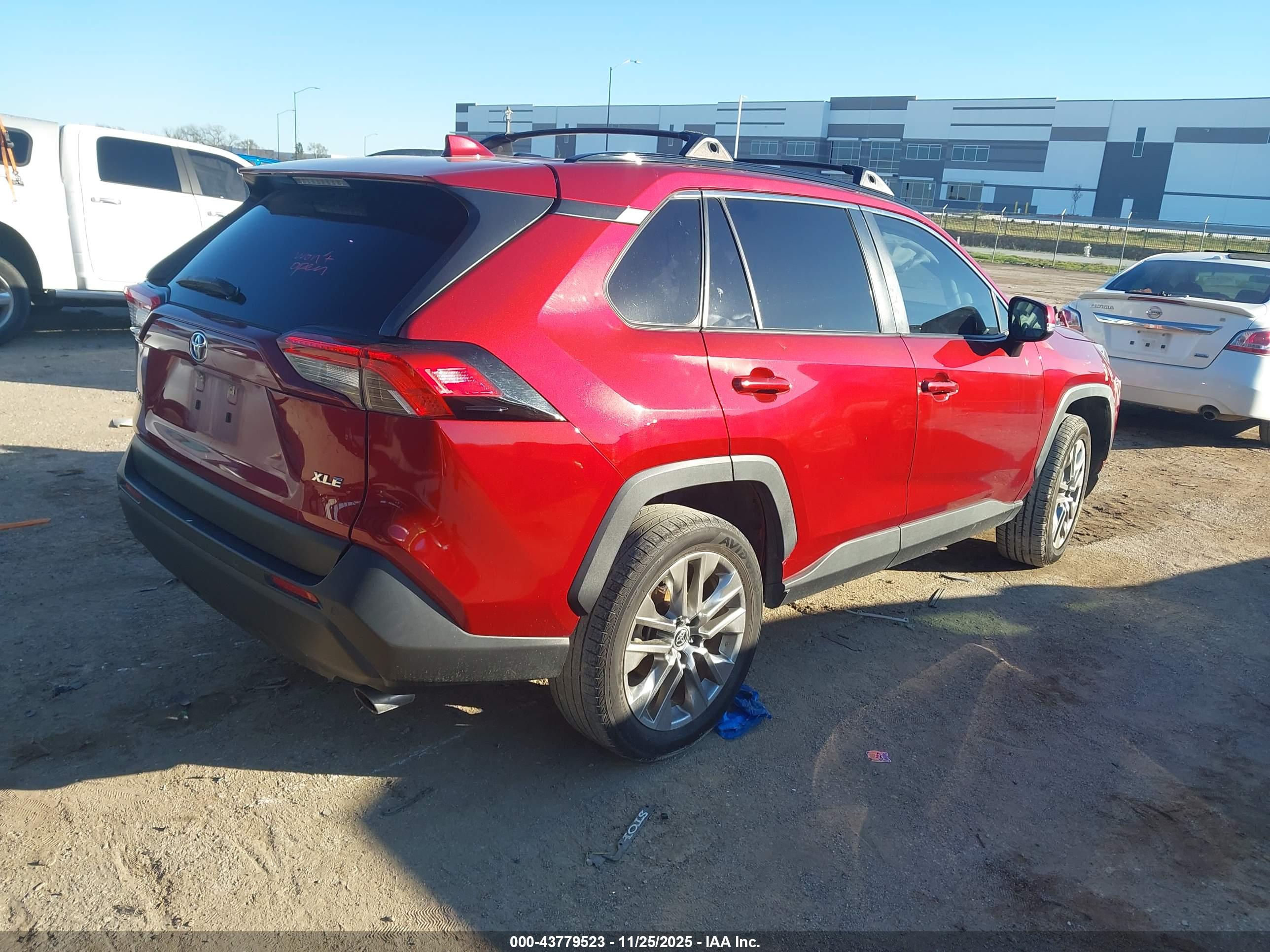 TOYOTA RAV4 image 4