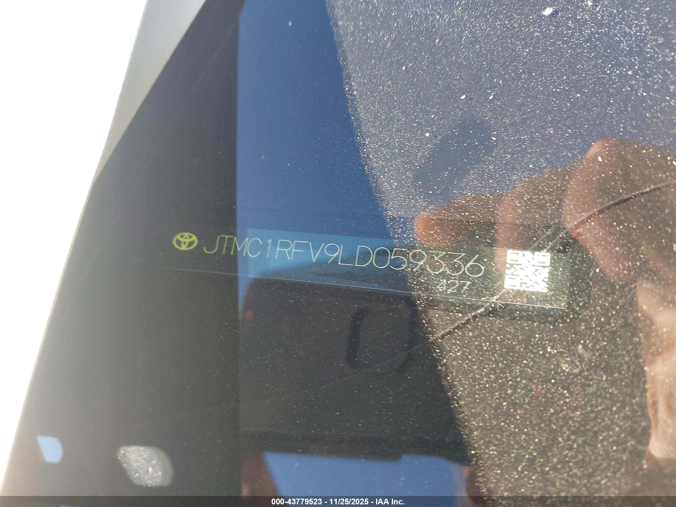 TOYOTA RAV4 image 9