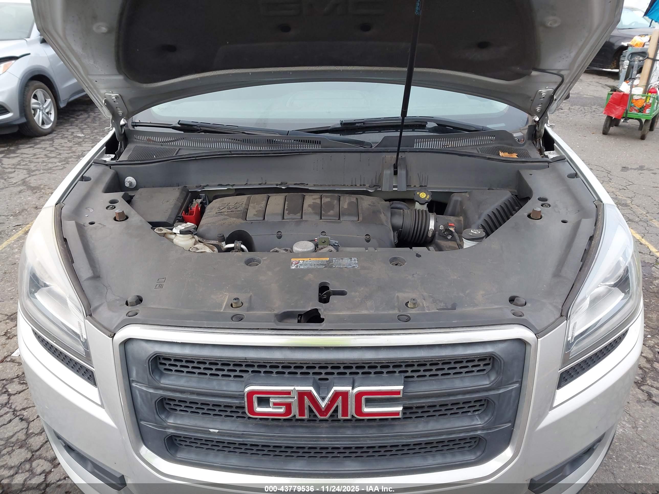 GMC ACADIA image 10